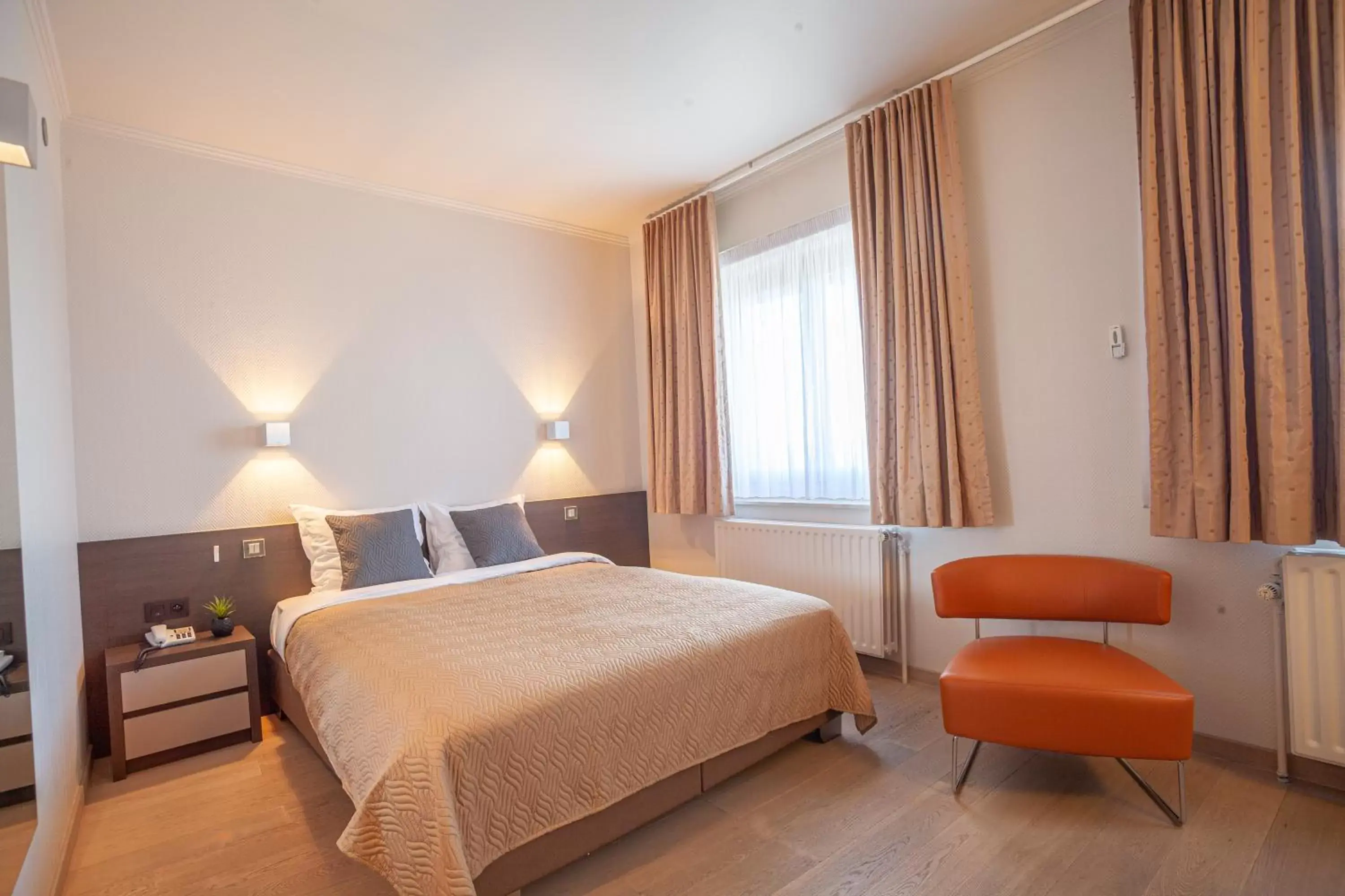 Double Room with Bath in Hotel Monaco Zeebrugge Beach by Rikas Hotels Double Room with Bath in Hotel Monaco Zeebrugge Beach by Rikas Hotels