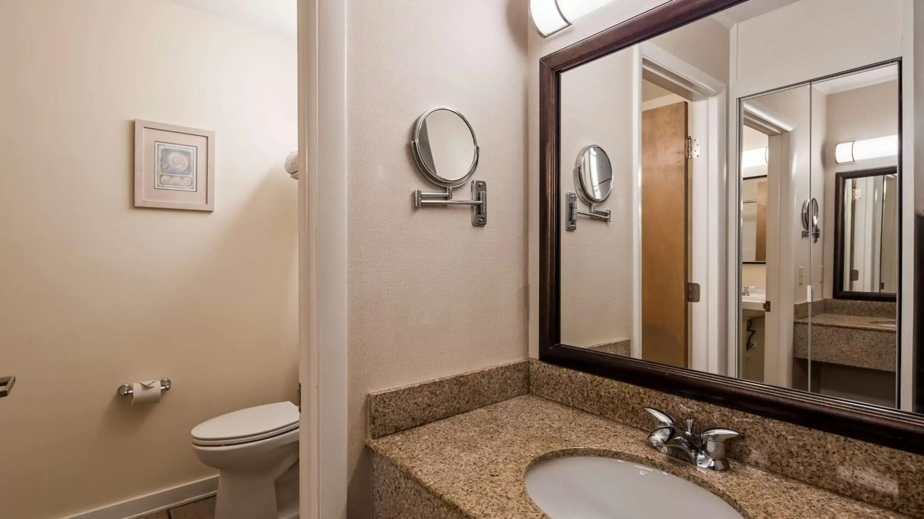 King Room with Balcony in Best Western Chincoteague Island King Room with Balcony in Best Western Chincoteague Island