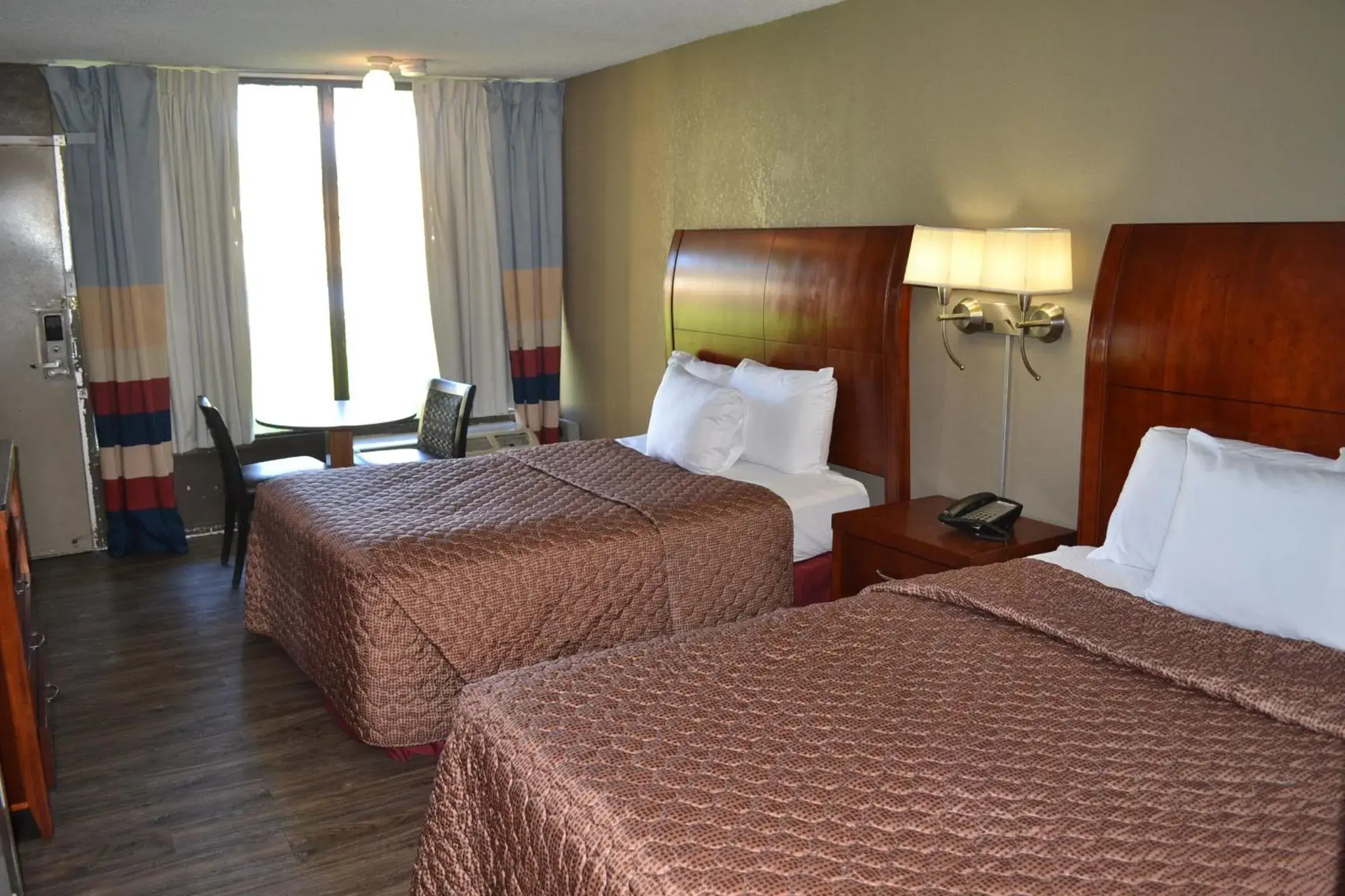 Double Room with Two Double Beds - single occupancy - Non-Smoking in Econo Lodge and Suites Double Room with Two Double Beds - single occupancy - Non-Smoking in Econo Lodge and Suites