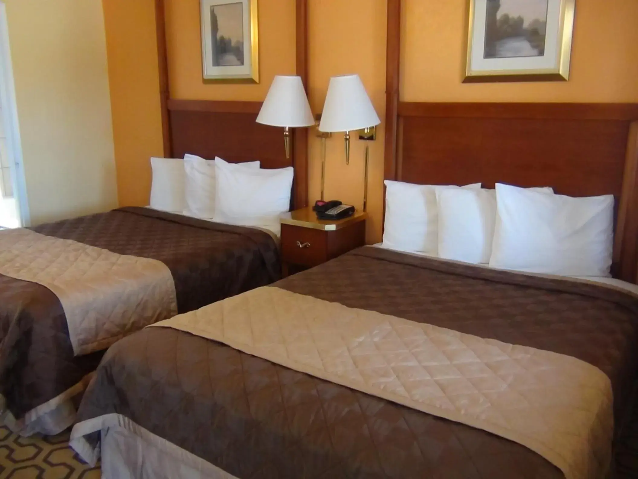 Triple Room - Non-Smoking in Alpine Inn & Spa Triple Room - Non-Smoking in Alpine Inn & Spa