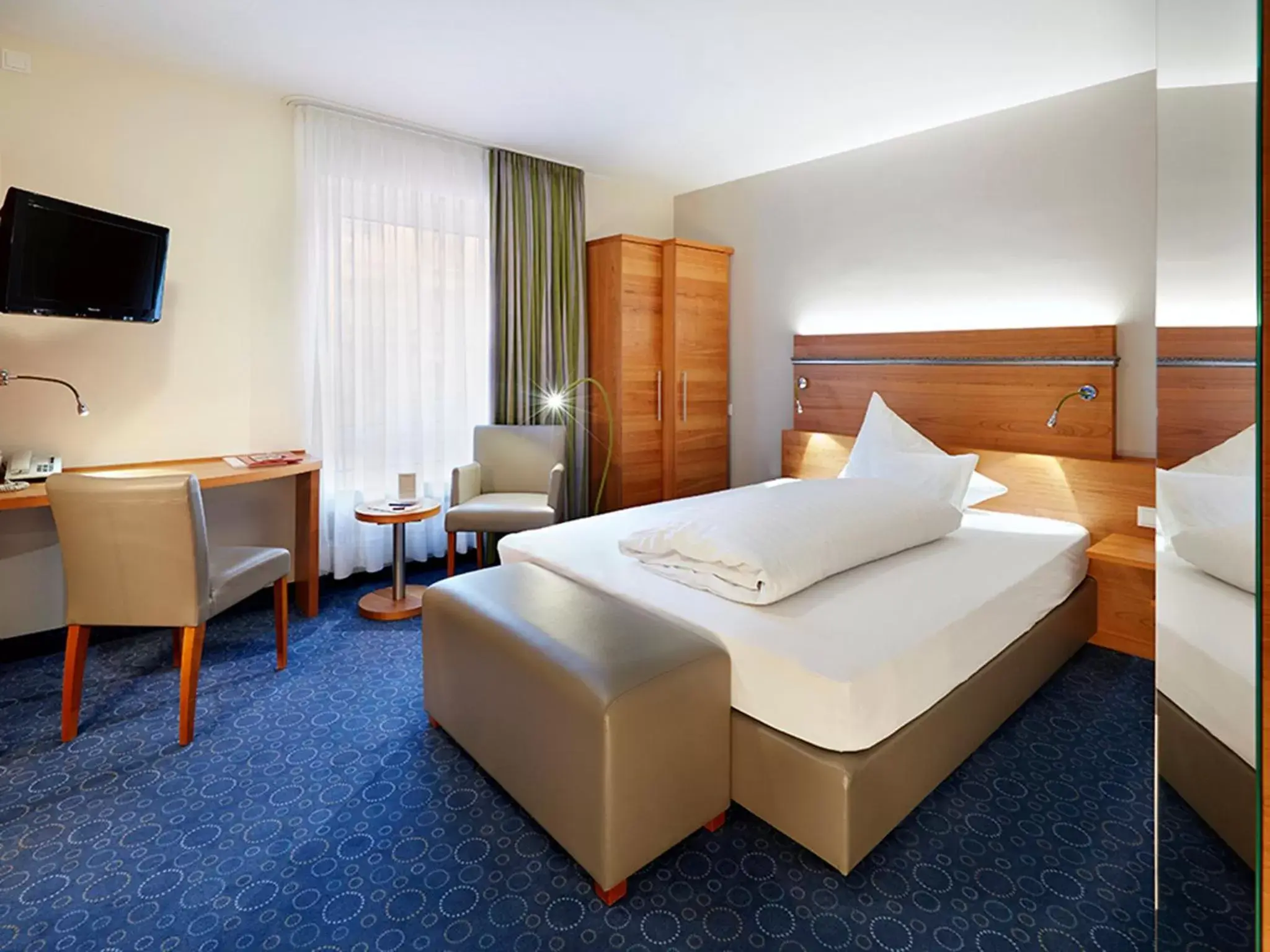 Comfort Single Room in Hotel Zum Goldenen Ochsen am Schlossgarten Comfort Single Room in Hotel Zum Goldenen Ochsen am Schlossgarten