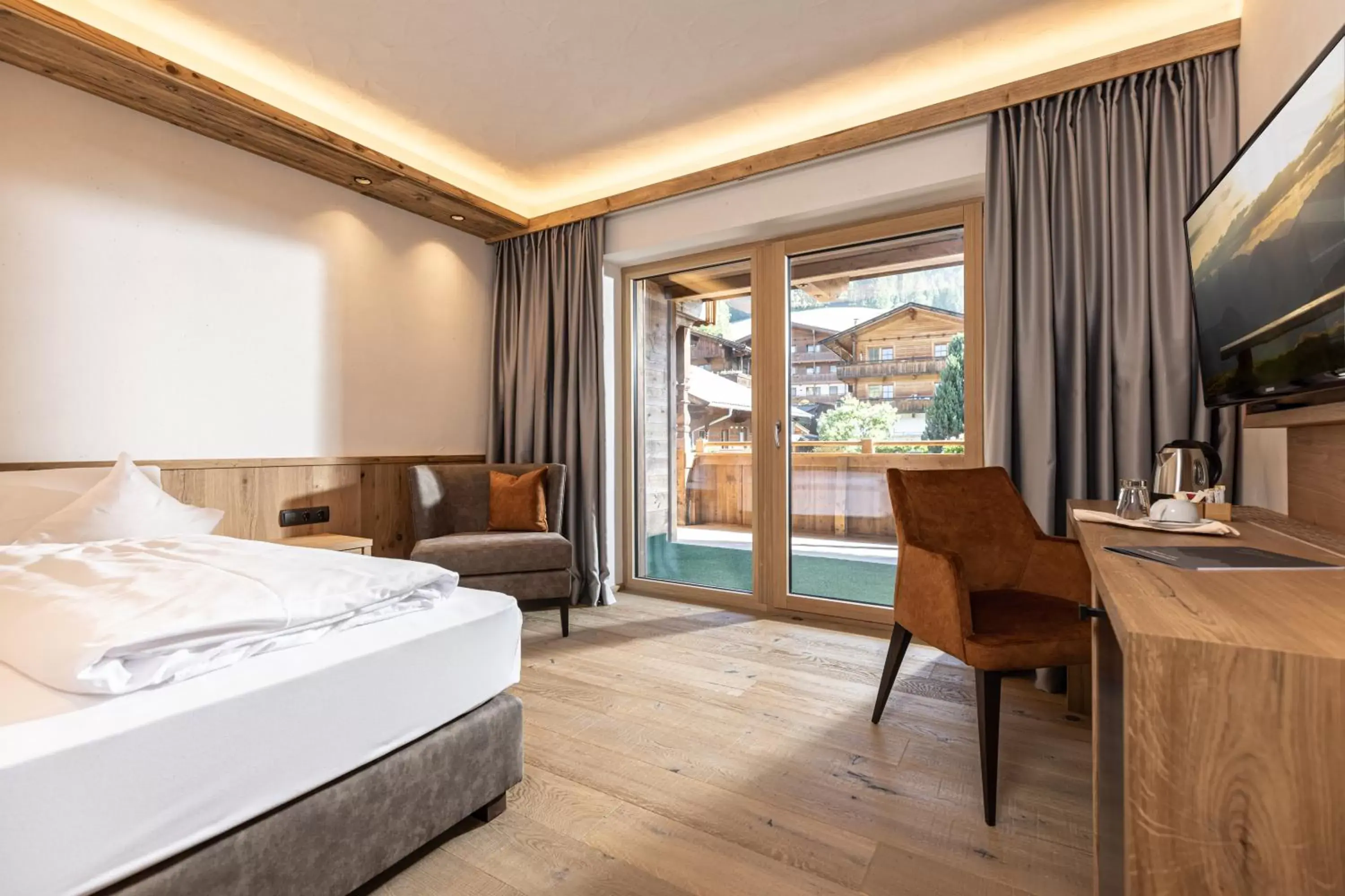 Deluxe Single Room with Balcony in Natur & Spa Resort "Der Alpbacherhof" Superior Deluxe Single Room with Balcony in Natur & Spa Resort "Der Alpbacherhof" Superior
