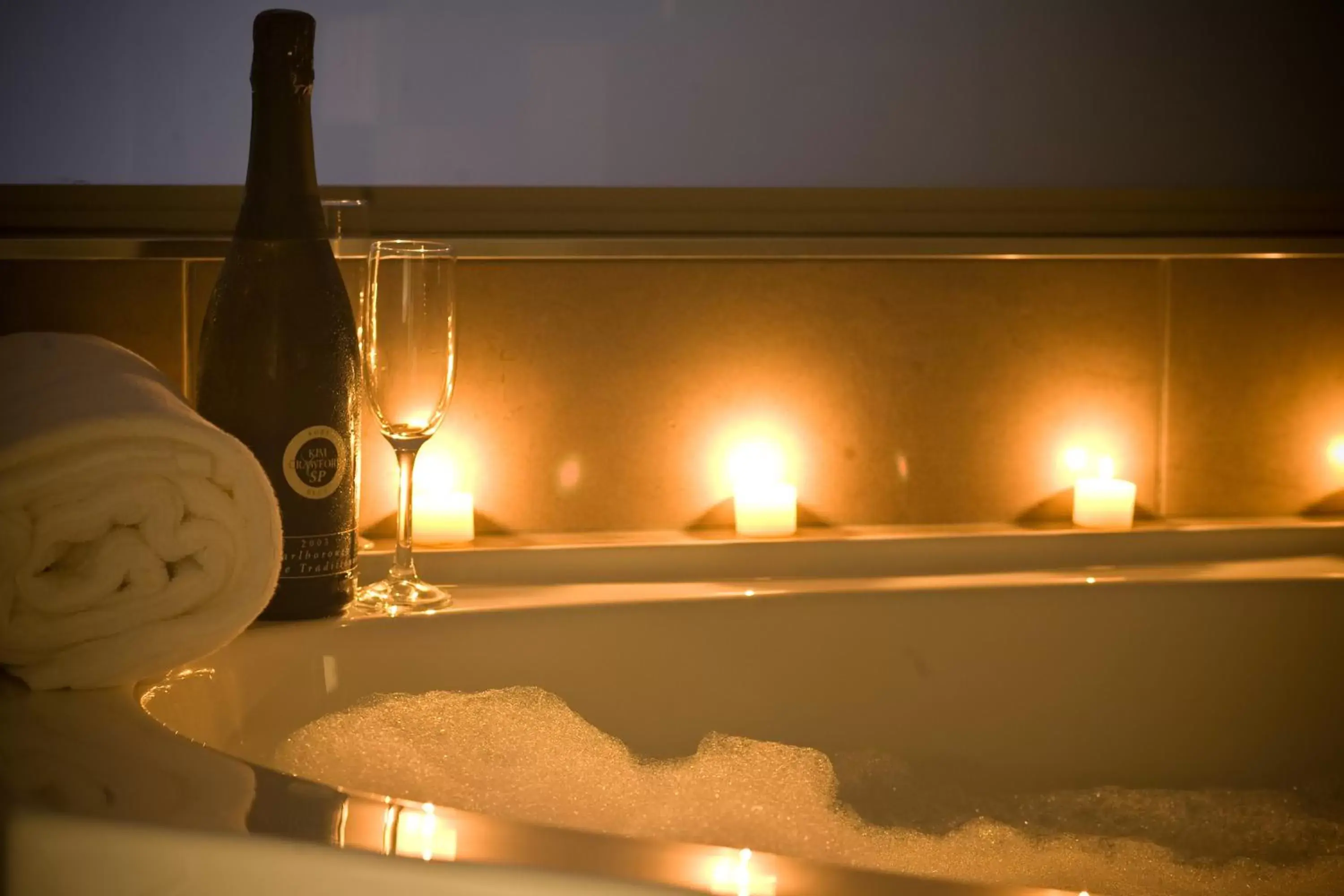 Two-Bedroom Heritage Suite in The Crown Hotel Two-Bedroom Heritage Suite in The Crown Hotel