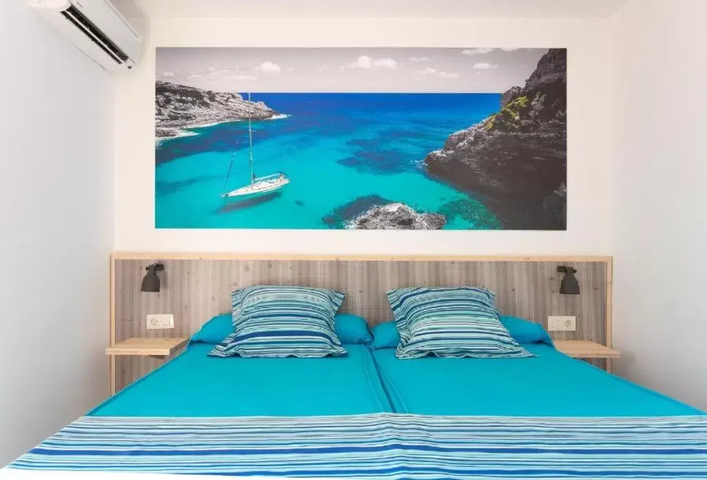 Interior Small Double Room in Hotel Eolo Interior Small Double Room in Hotel Eolo