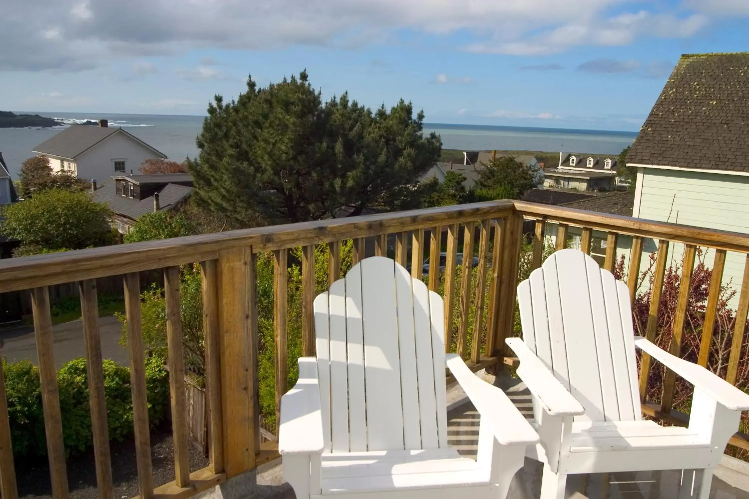 Grand King + View at JD House in Inns of Mendocino Grand King + View at JD House in Inns of Mendocino