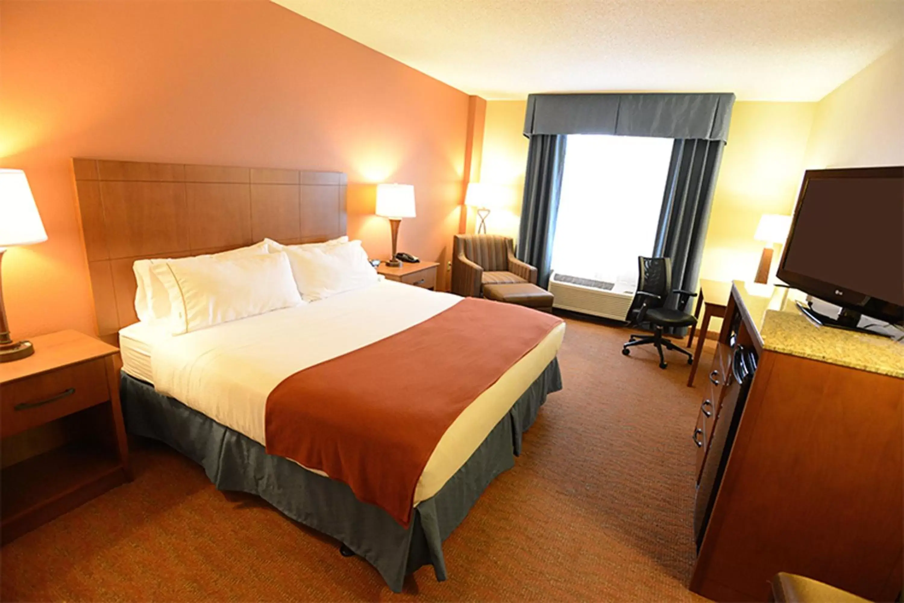 King Room - Hearing Disability Access in Holiday Inn Express Hotel & Suites Coralville, an IHG Hotel King Room - Hearing Disability Access in Holiday Inn Express Hotel & Suites Coralville, an IHG Hotel