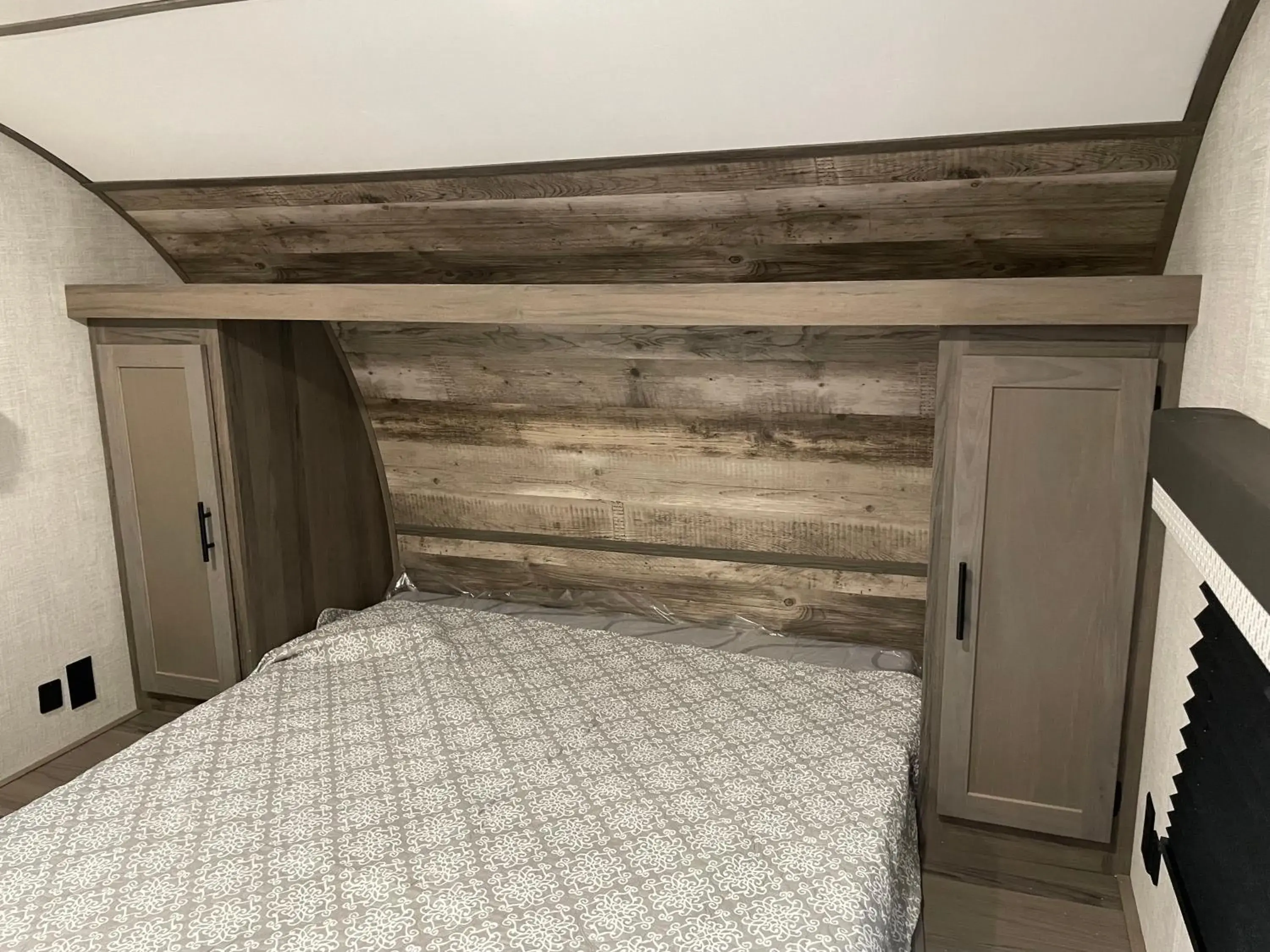 Caravan in Cadiz Motel by OYO on route 250 Caravan in Cadiz Motel by OYO on route 250