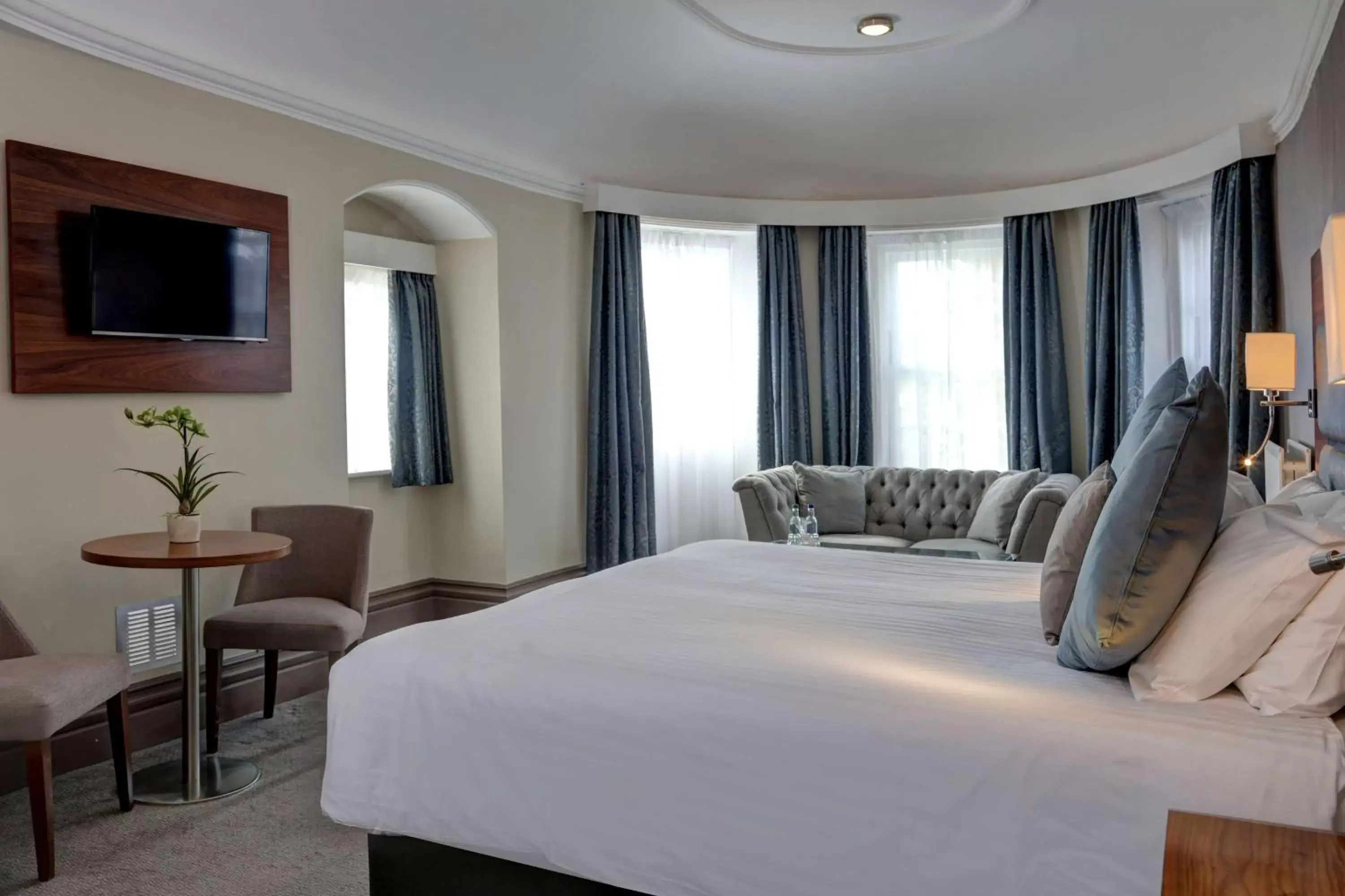 King Suite in Best Western Chilworth Manor Hotel King Suite in Best Western Chilworth Manor Hotel