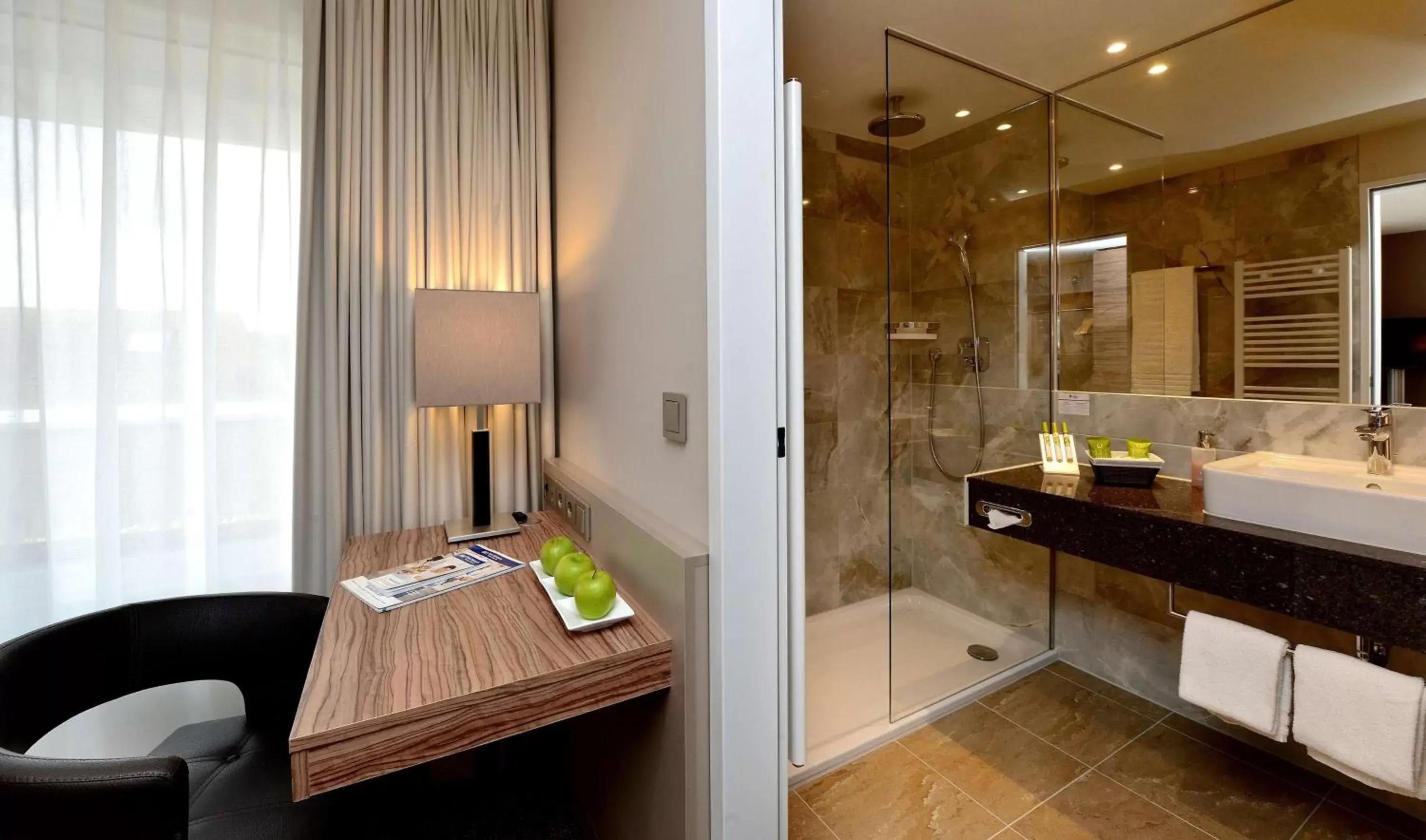 Superior Double Room in Best Western Plus Delta Park Hotel Superior Double Room in Best Western Plus Delta Park Hotel