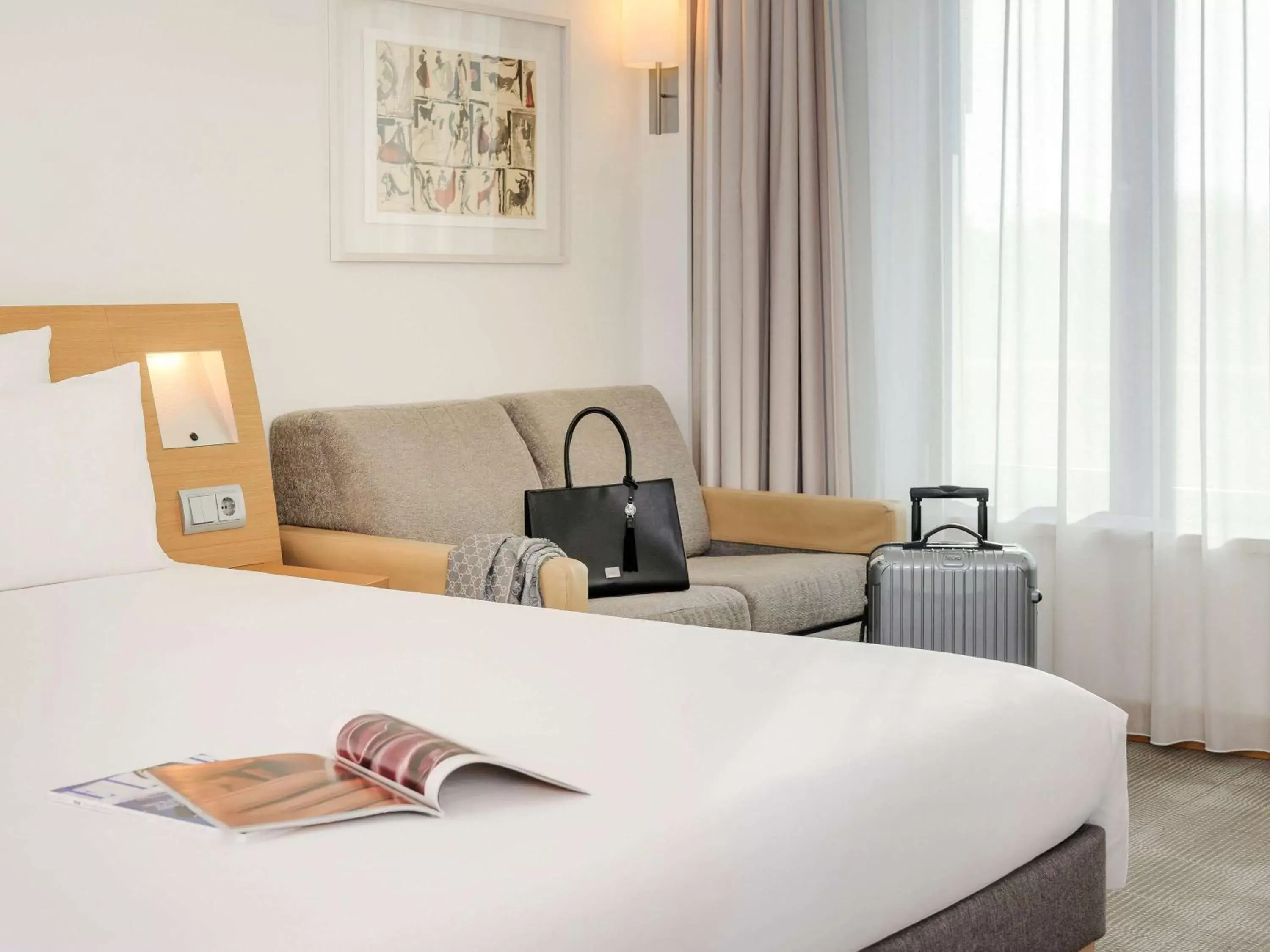 Standard Queen Room with Sofa in Novotel Berlin Am Tiergarten Standard Queen Room with Sofa in Novotel Berlin Am Tiergarten