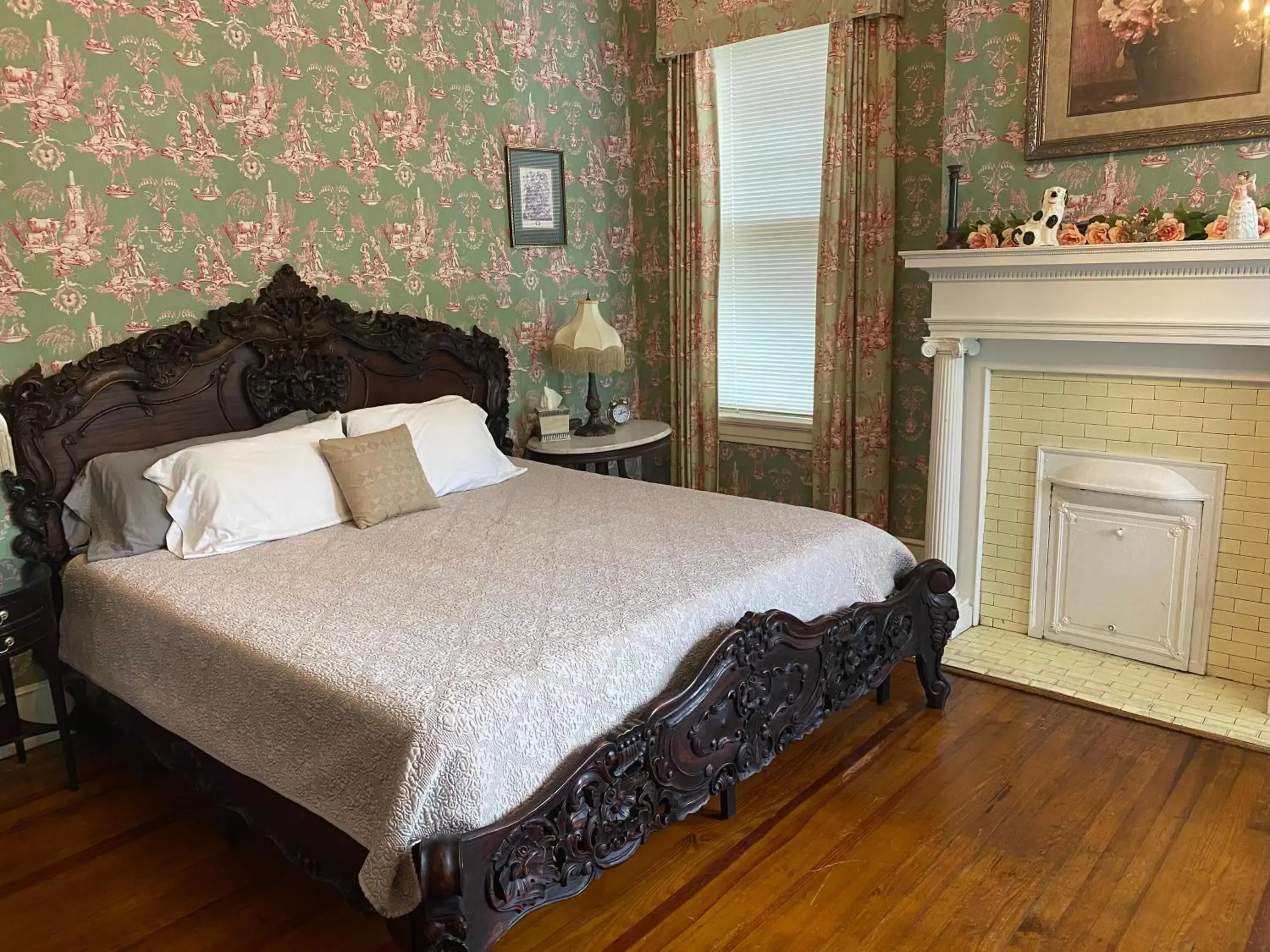 King Room with Balcony in 1912 Bed and Breakfast King Room with Balcony in 1912 Bed and Breakfast