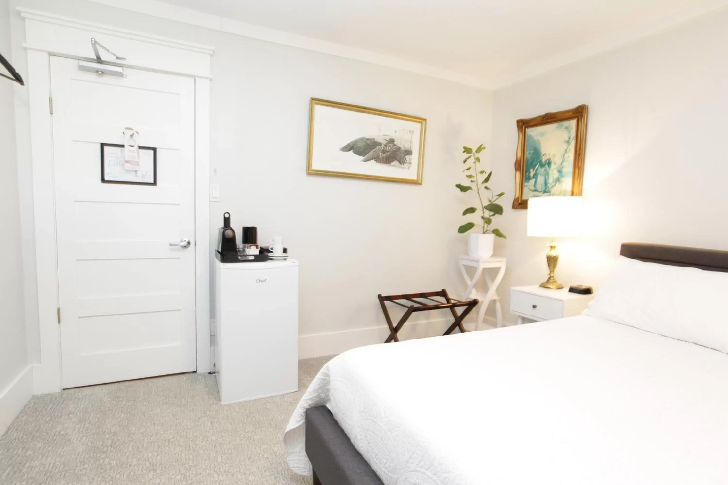 Queen Suite in Jackson's Falls Country Inn Queen Suite in Jackson's Falls Country Inn