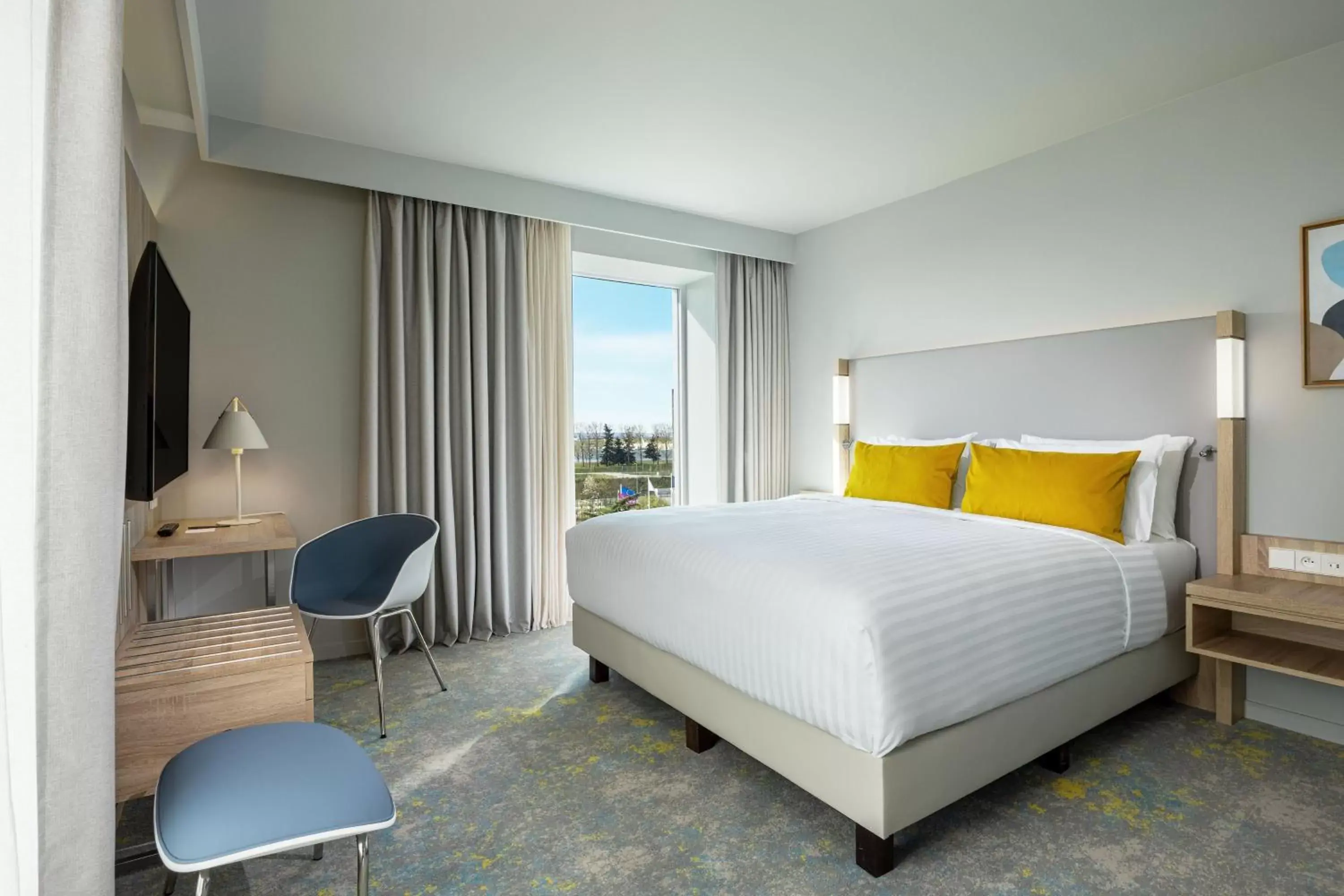 Standard King Room in Courtyard by Marriott Paris Charles de Gaulle Central Airport Standard King Room in Courtyard by Marriott Paris Charles de Gaulle Central Airport