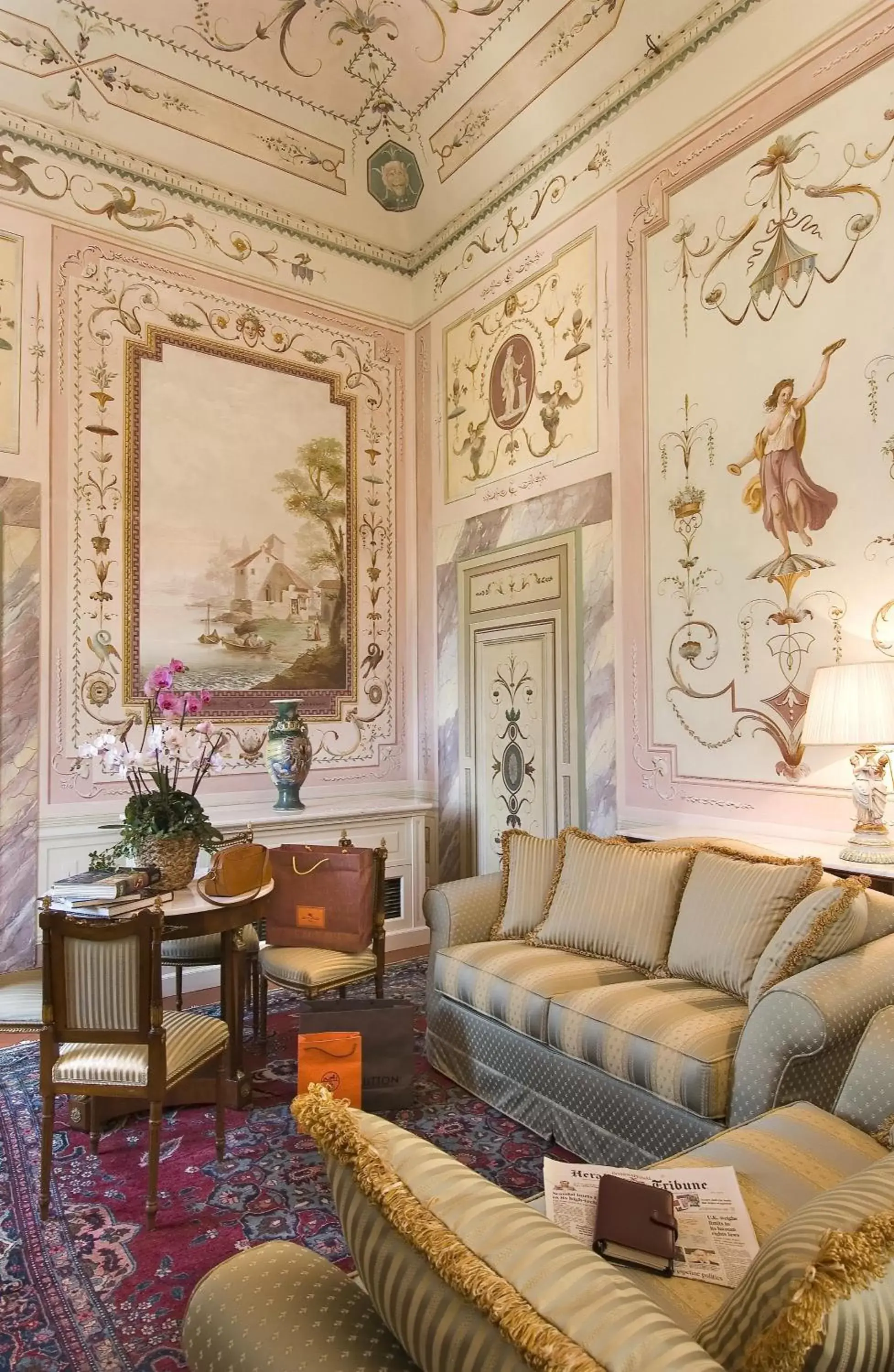 Junior Suite Villa (2 Adults) in Villa Olmi Firenze Junior Suite Villa (2 Adults) in Villa Olmi Firenze