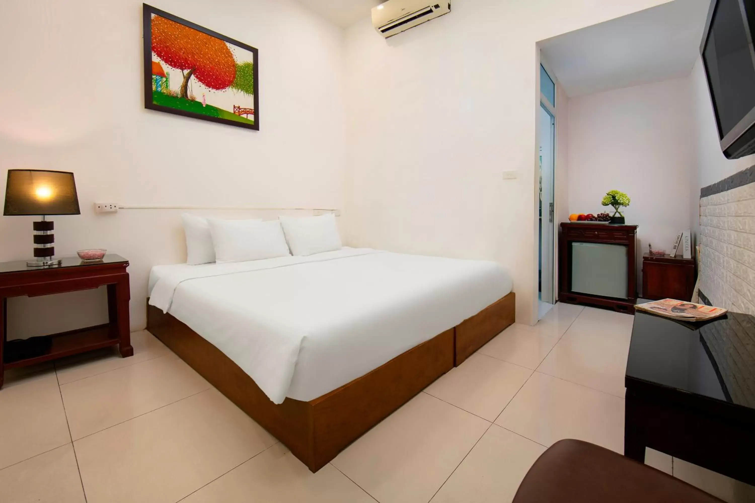 Budget Double Room - Ground Floor in Bonjour Hanoi Hotel & Travel Budget Double Room - Ground Floor in Bonjour Hanoi Hotel & Travel