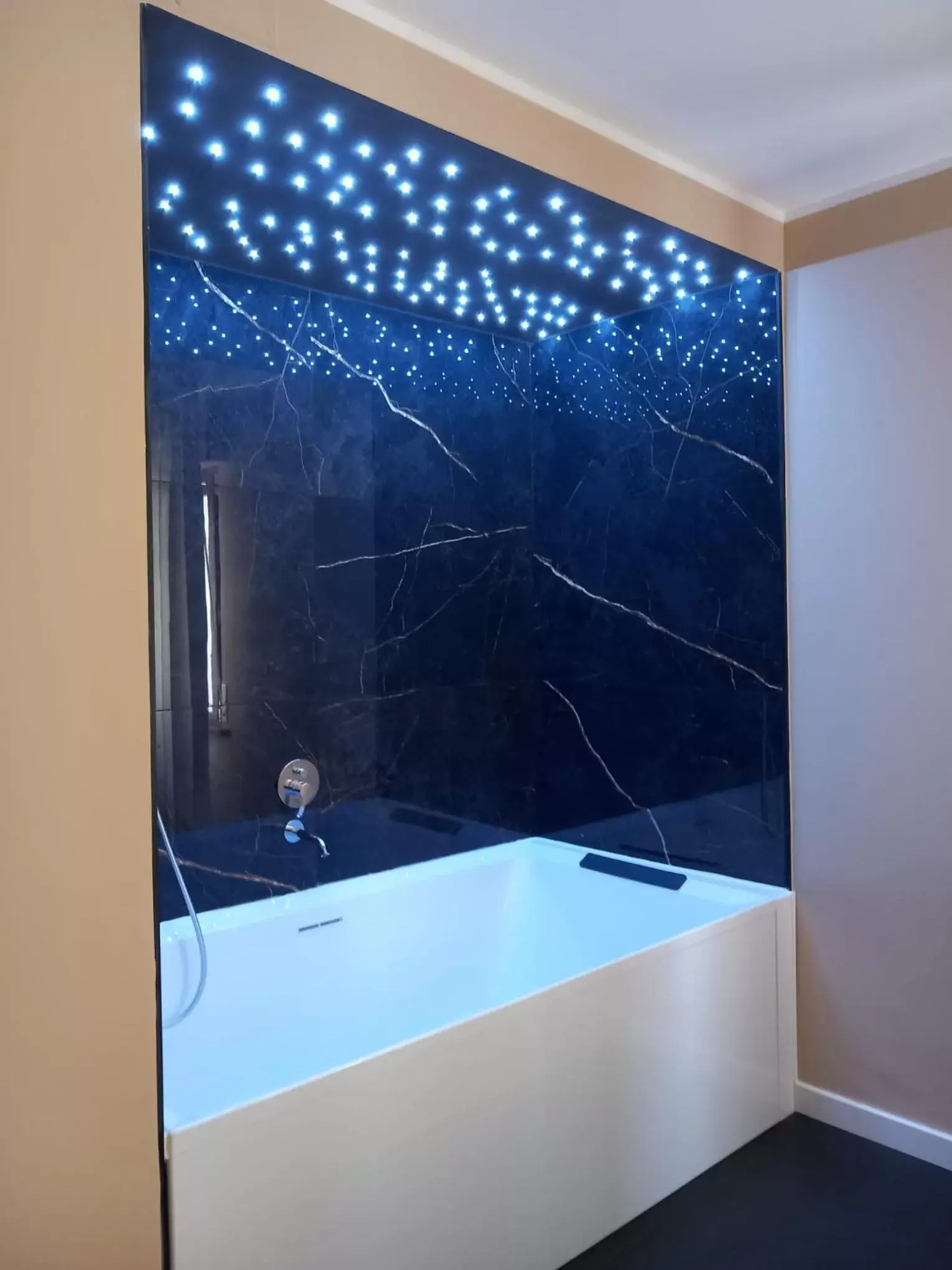 Suite with Spa Bath in Royal Hotel Suite with Spa Bath in Royal Hotel