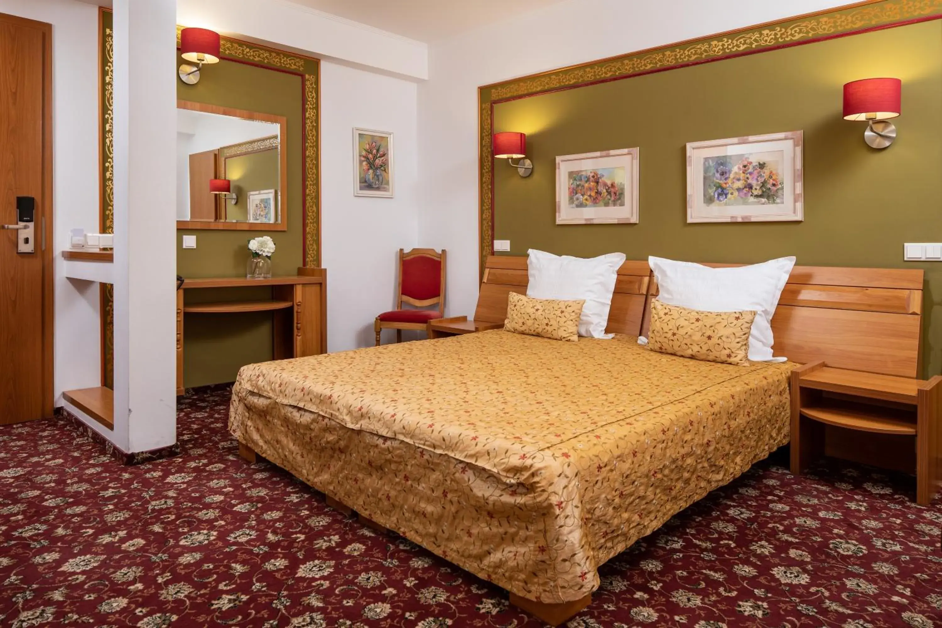 Standard Double or Twin Room with Balcony in Grand Hotel Standard Double or Twin Room with Balcony in Grand Hotel