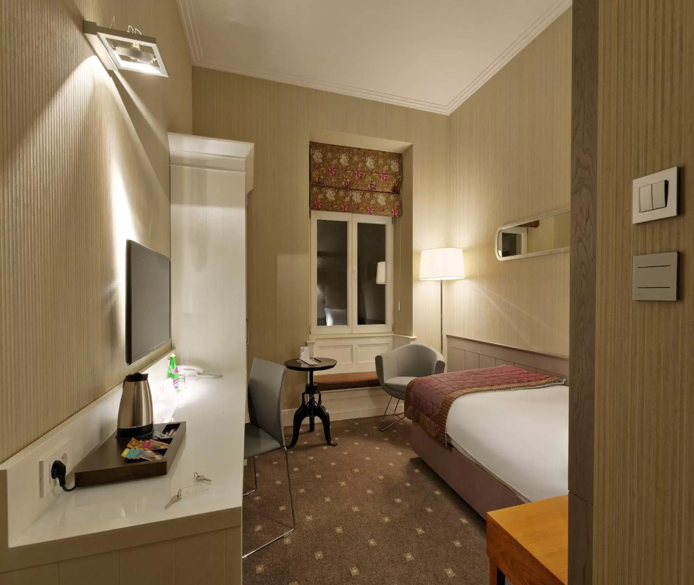 Deluxe Single Room in Bristol Art & Medical SPA Deluxe Single Room in Bristol Art & Medical SPA