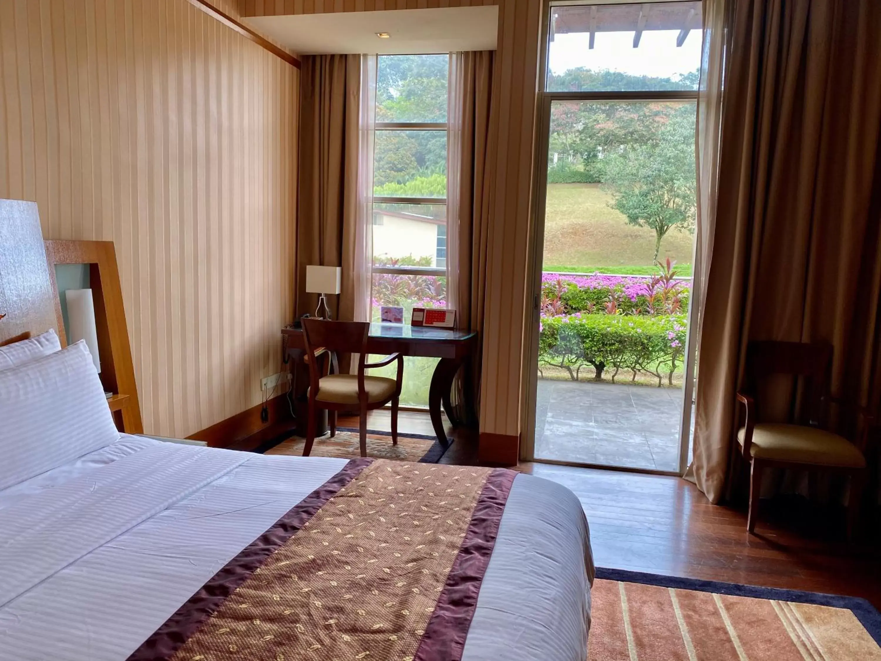 Deluxe Hill View King Room in PULSE GRANDE Hotel Putrajaya Deluxe Hill View King Room in PULSE GRANDE Hotel Putrajaya