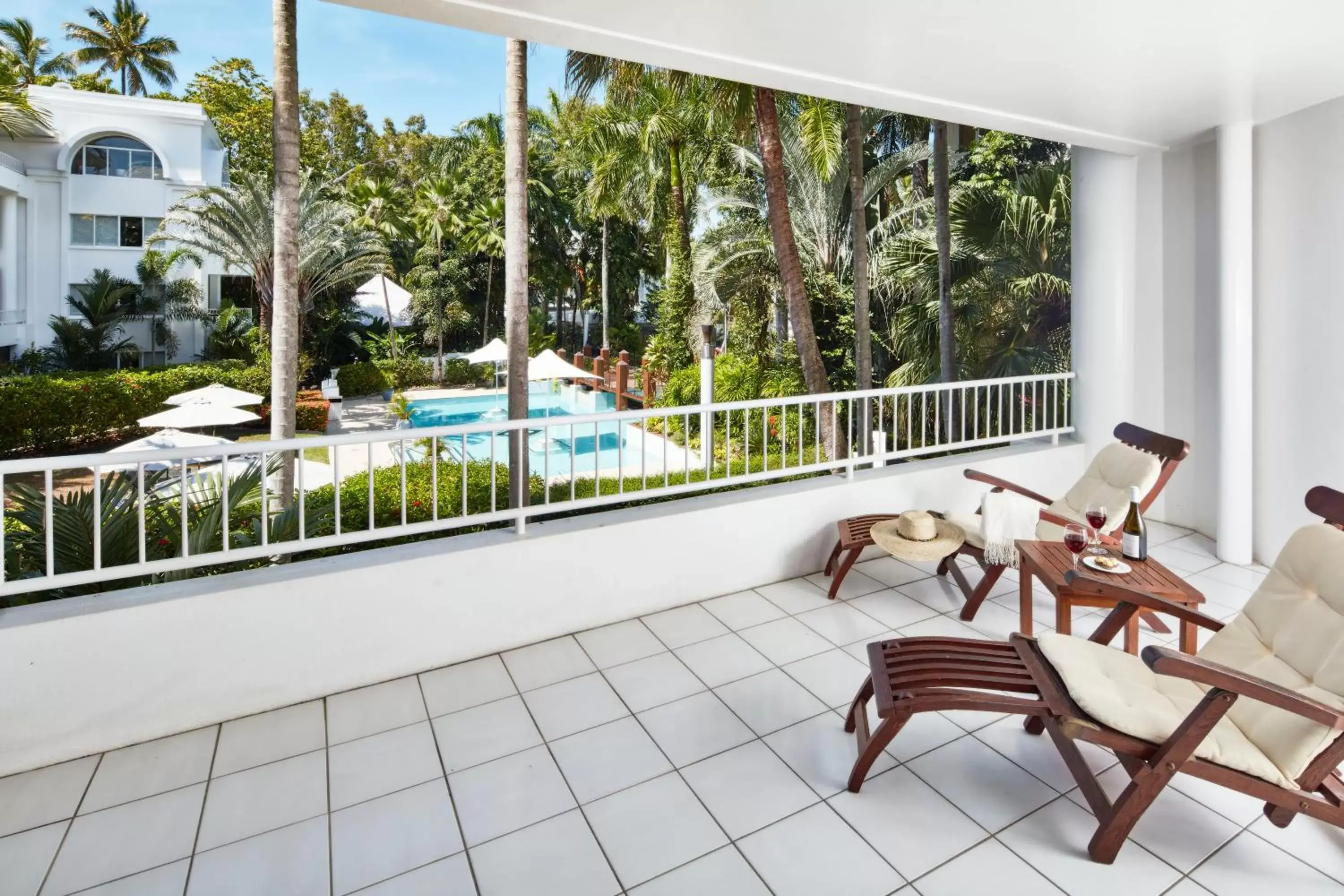 2 Bedroom Pool View Apartment - Free Parking, WiFi and Daily Beach Yoga in Alamanda Palm Cove by Lancemore 2 Bedroom Pool View Apartment - Free Parking, WiFi and Daily Beach Yoga in Alamanda Palm Cove by Lancemore