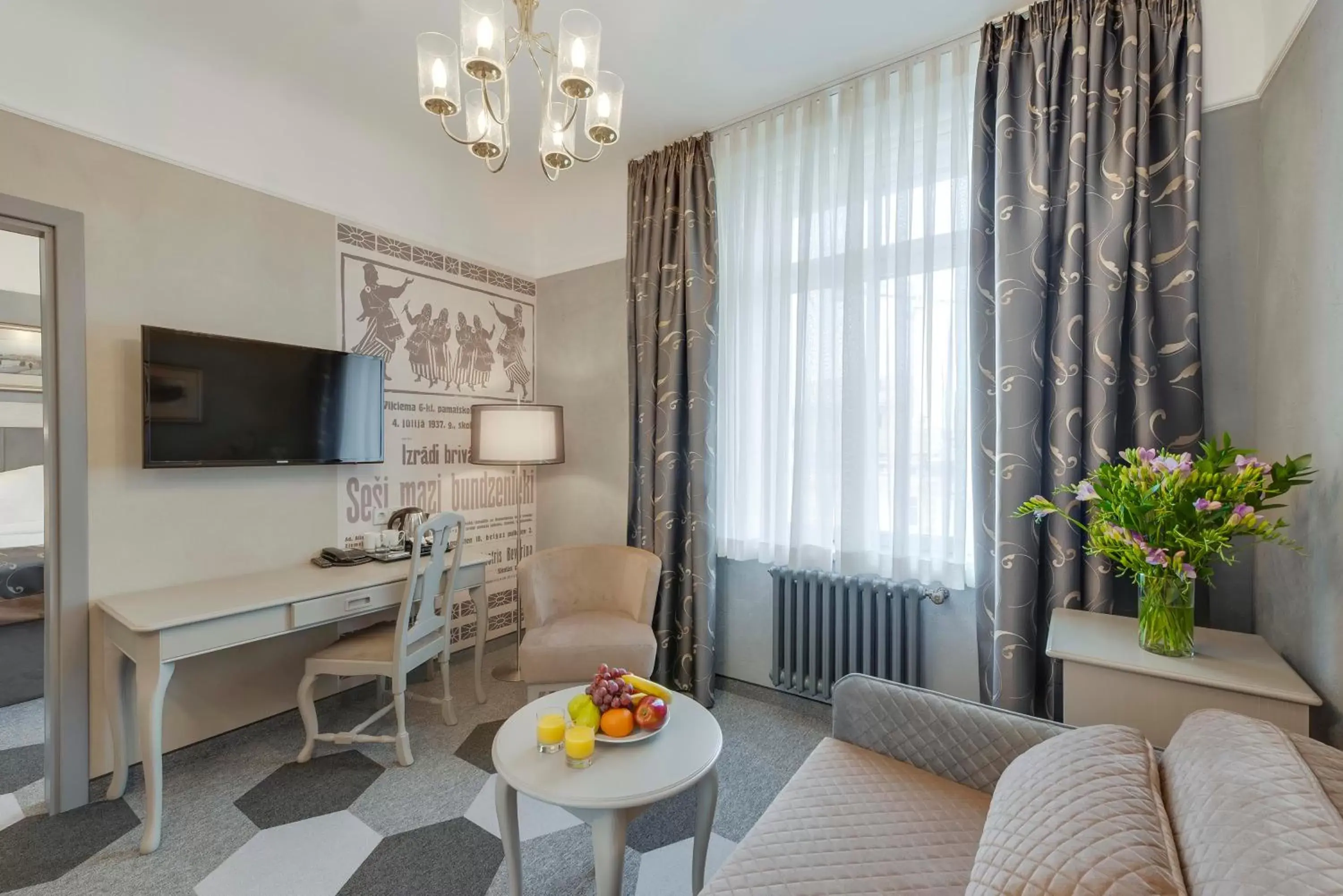 Deluxe Double Room in Eurostars Metropole Deluxe Double Room in Eurostars Metropole