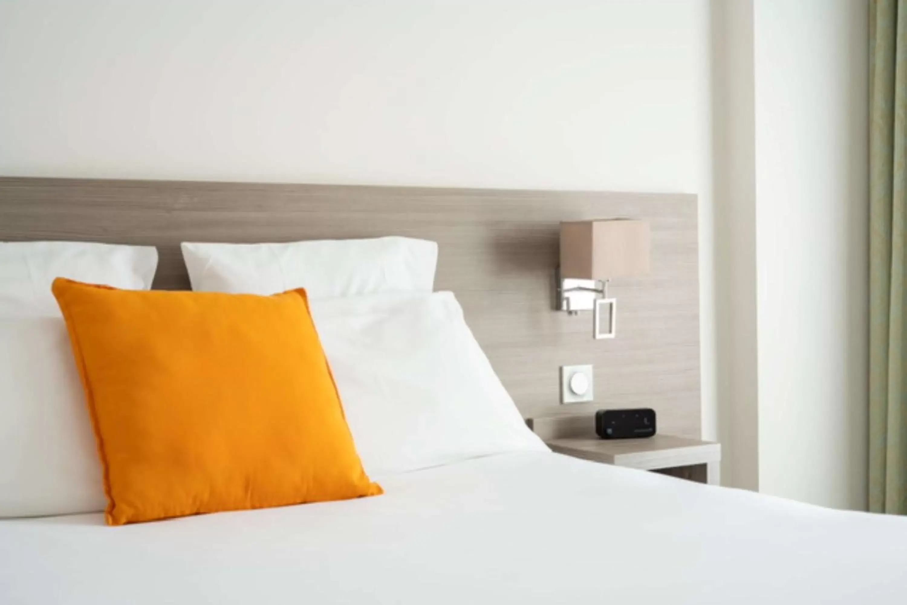 Standard Queen Room - single occupancy - Non-Smoking in Best Western Hôtel des Thermes - Balaruc les Bains Sète Standard Queen Room - single occupancy - Non-Smoking in Best Western Hôtel des Thermes - Balaruc les Bains Sète