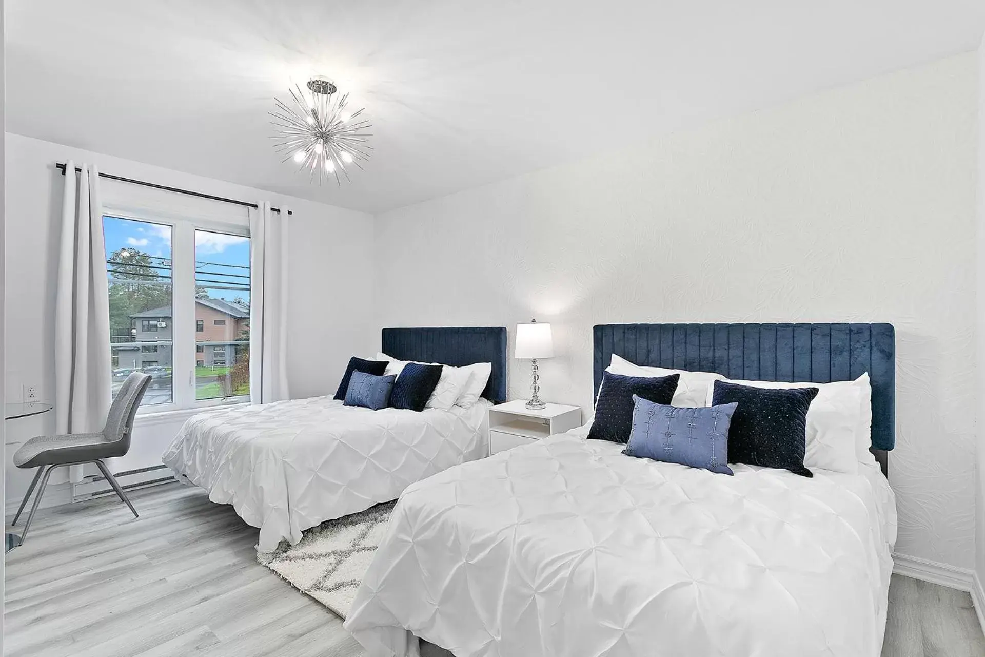 Deluxe Quadruple Room in Le 900 Tremblant Inn Café and Bistro Deluxe Quadruple Room in Le 900 Tremblant Inn Café and Bistro