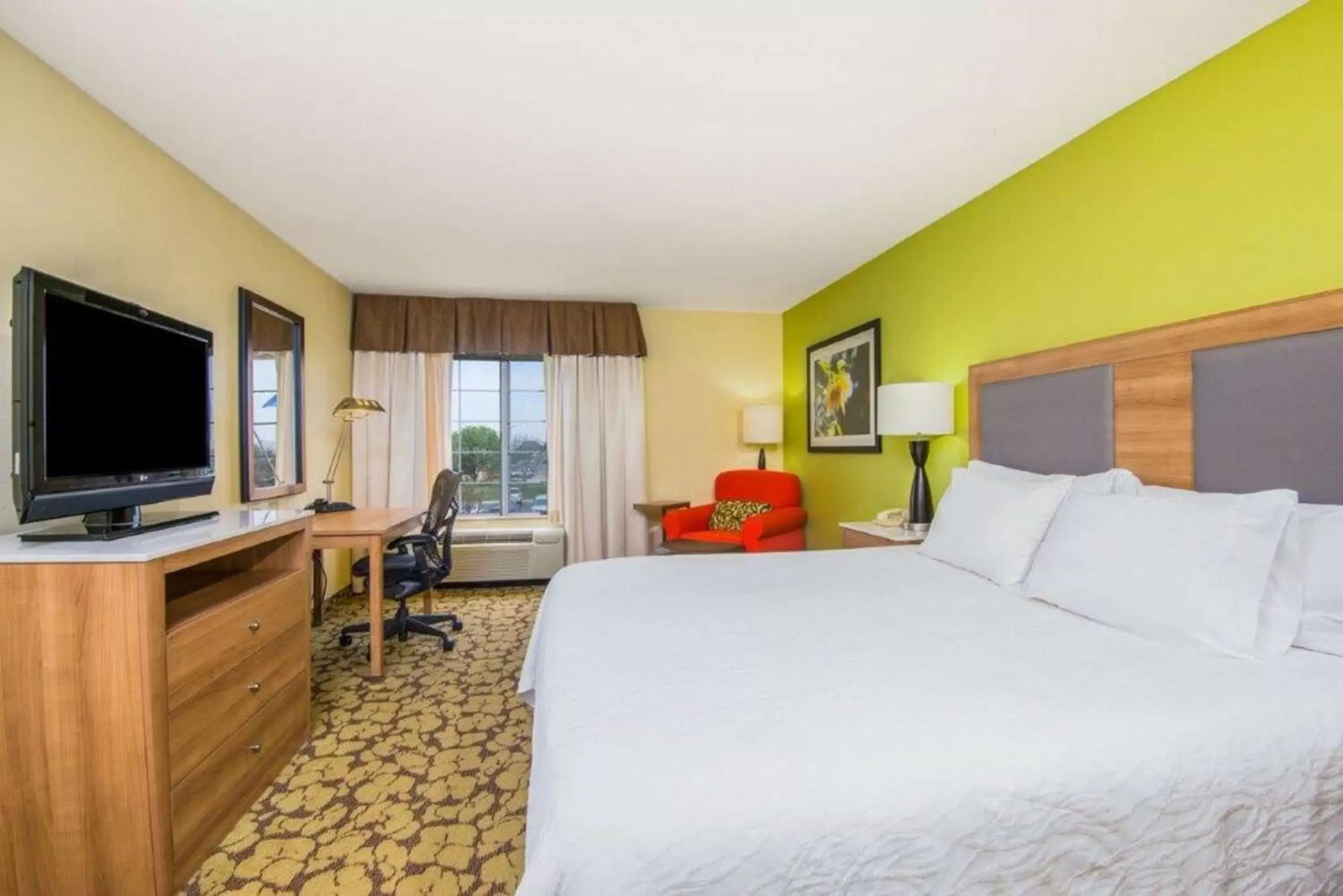 King Room - Hearing Access in Hilton Garden Inn Wichita King Room - Hearing Access in Hilton Garden Inn Wichita