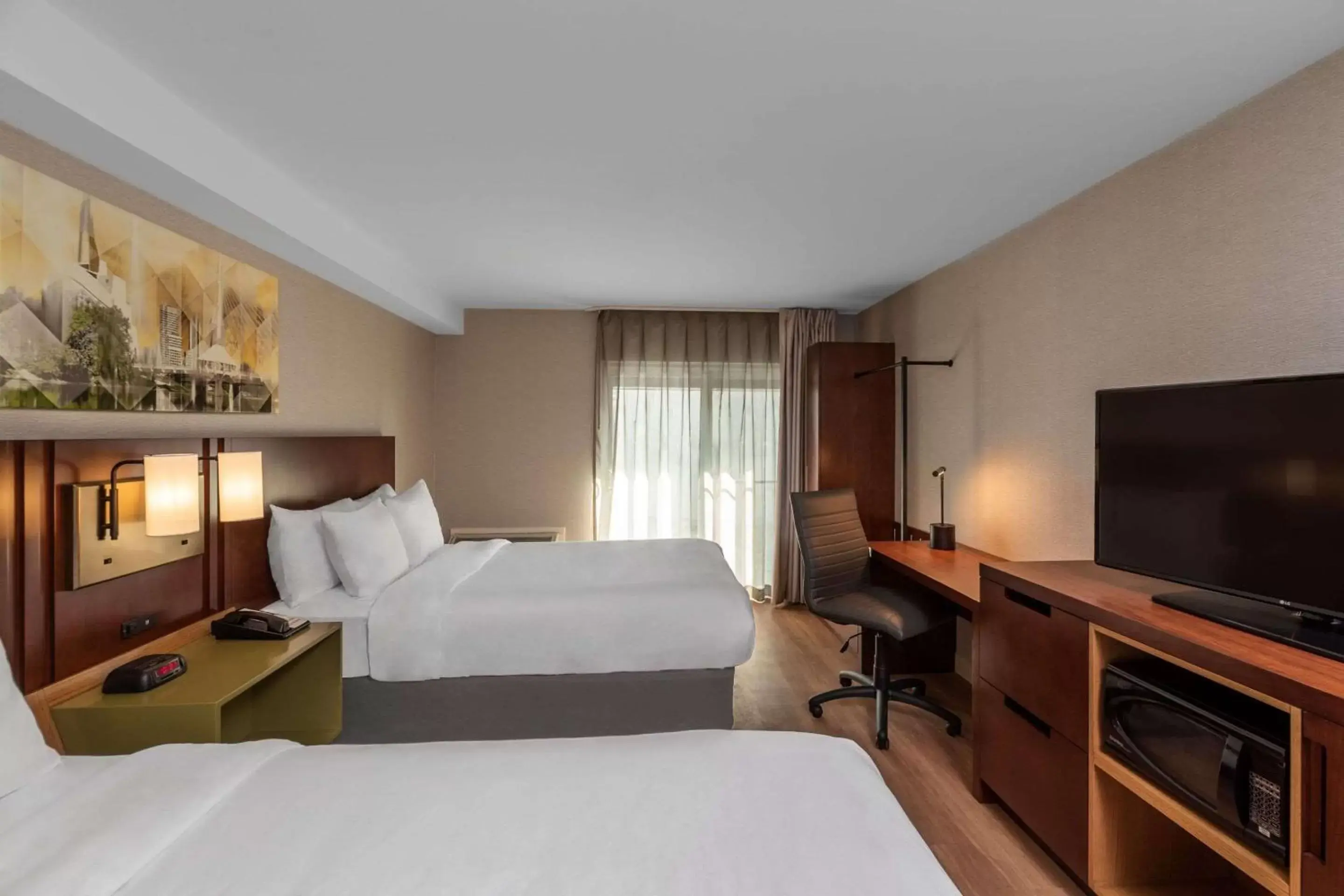 Room with Two Queen Beds - Non Smoking/Ground Floor-Pet Friendly in Comfort Inn Hamilton/Stoney Creek Room with Two Queen Beds - Non Smoking/Ground Floor-Pet Friendly in Comfort Inn Hamilton/Stoney Creek