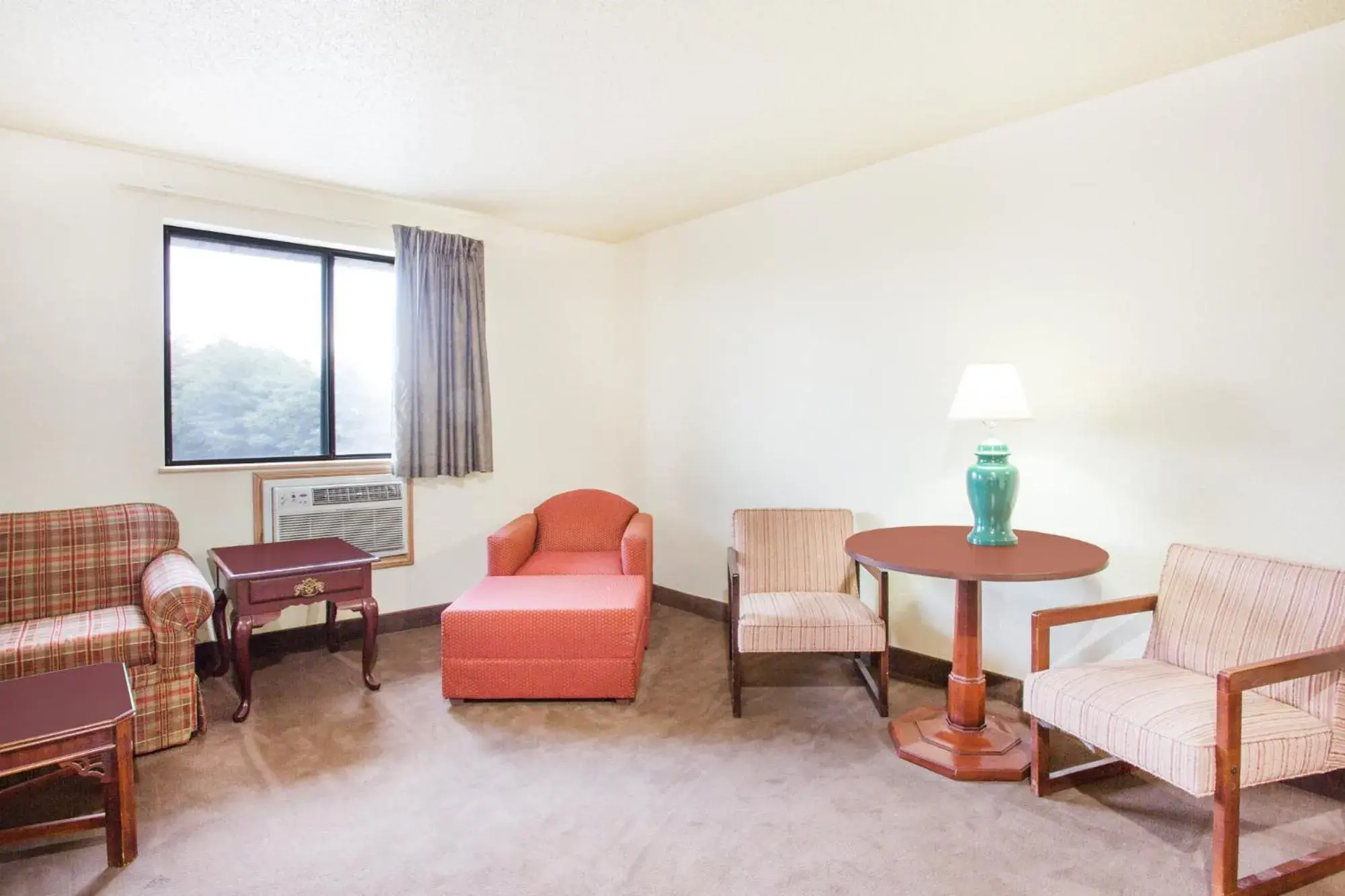 King Studio Suite - Non-Smoking in Super 8 by Wyndham Lexington VA King Studio Suite - Non-Smoking in Super 8 by Wyndham Lexington VA