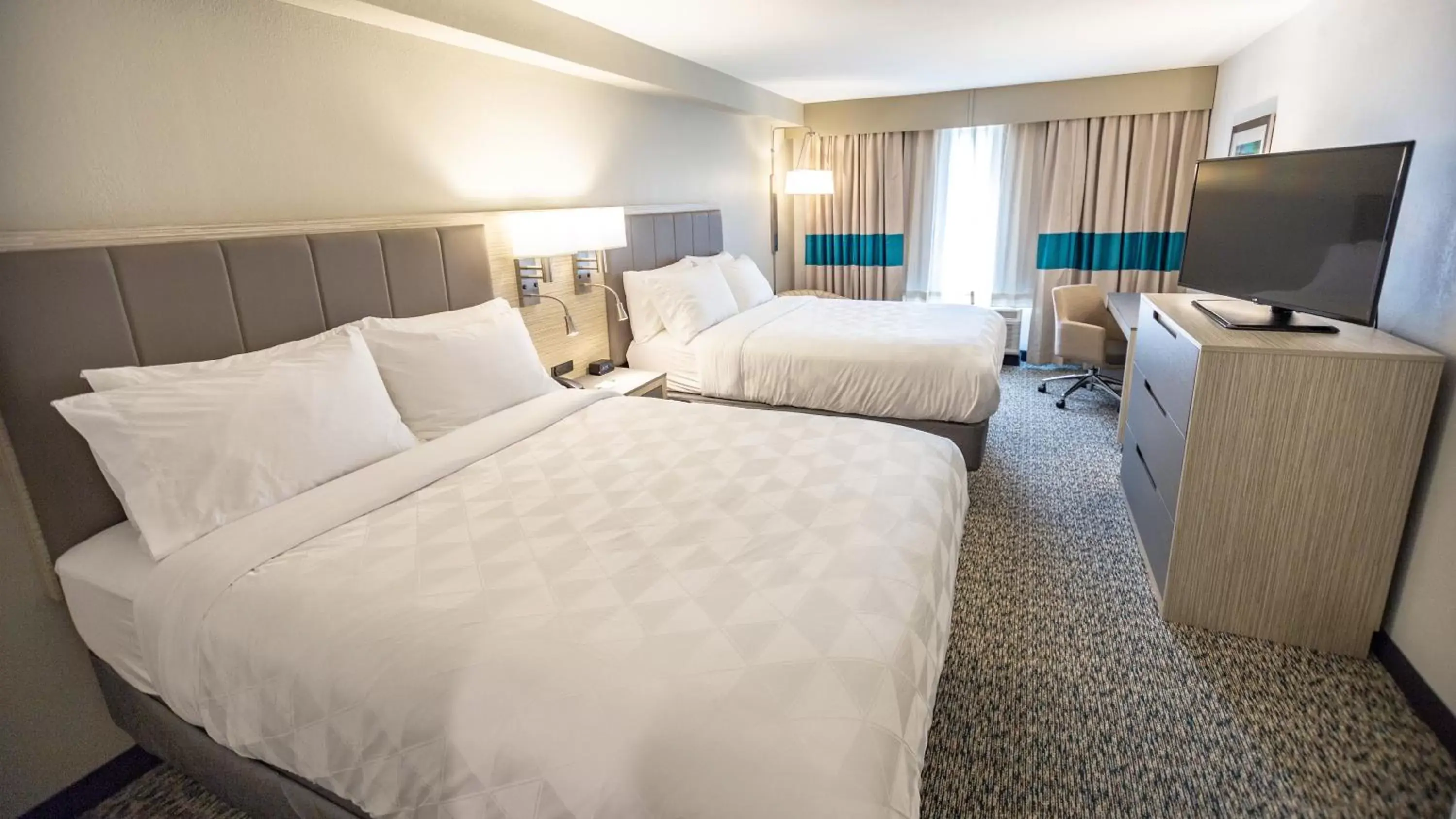 Deluxe Twin Room - Hearing Accessible in Holiday Inn Knoxville N - Merchant Drive by IHG Deluxe Twin Room - Hearing Accessible in Holiday Inn Knoxville N - Merchant Drive by IHG