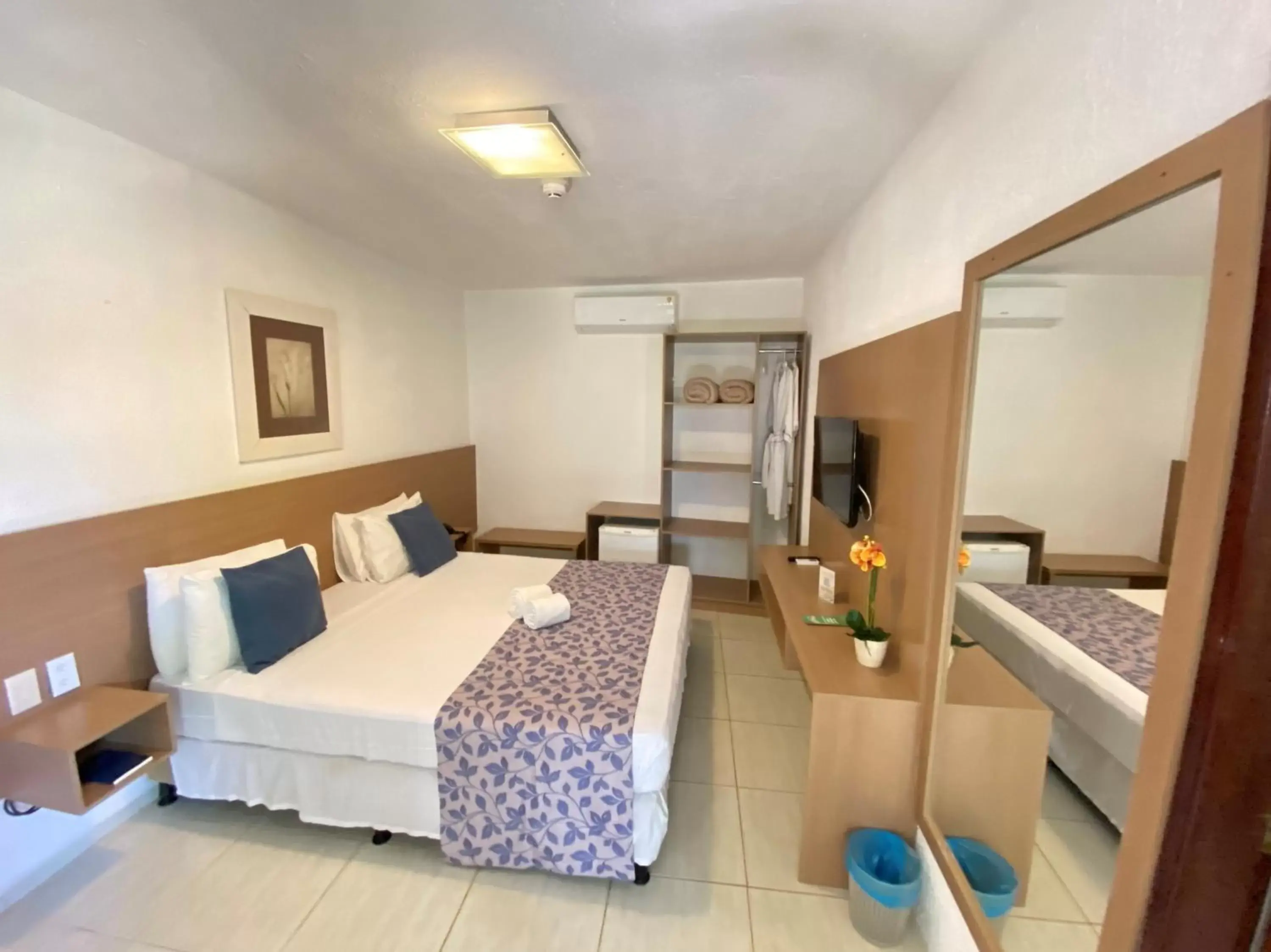 Deluxe Double Room with Side Sea View in Pousada Encontro das Águas Deluxe Double Room with Side Sea View in Pousada Encontro das Águas