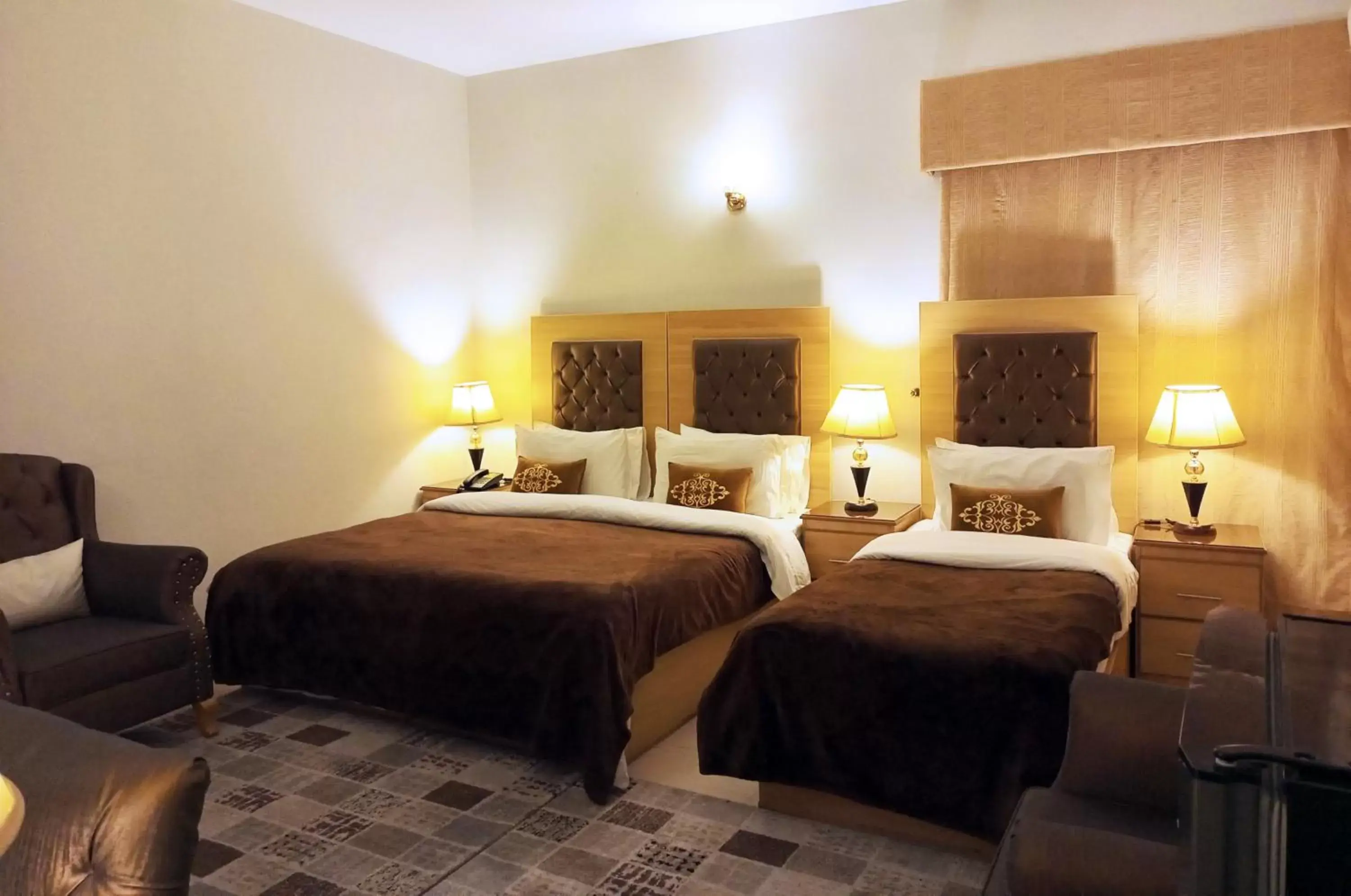 Triple Room with Private Bathroom in Grand Peace House II Triple Room with Private Bathroom in Grand Peace House II