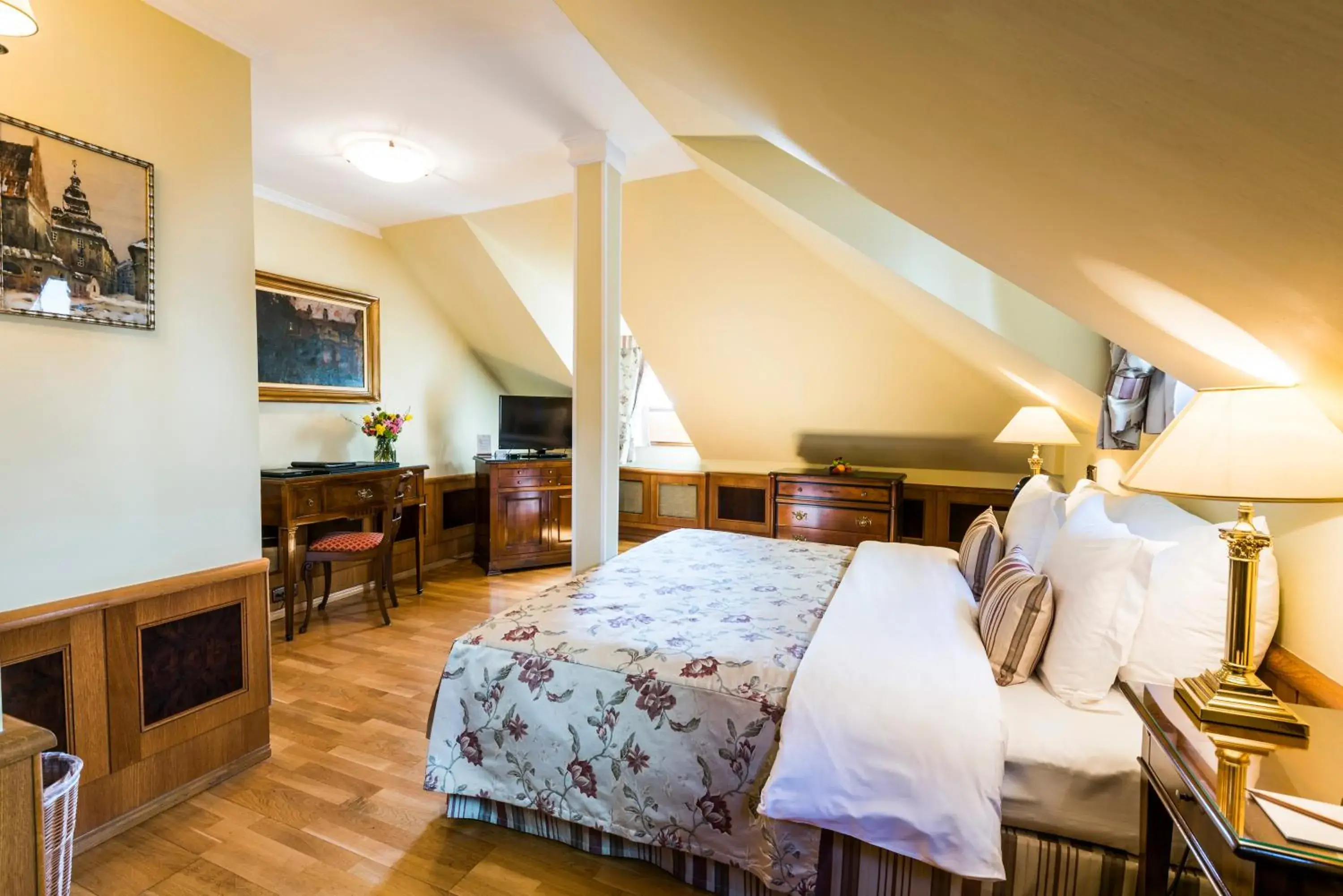 Superior Double/Twin Room in Golden Well Superior Double/Twin Room in Golden Well