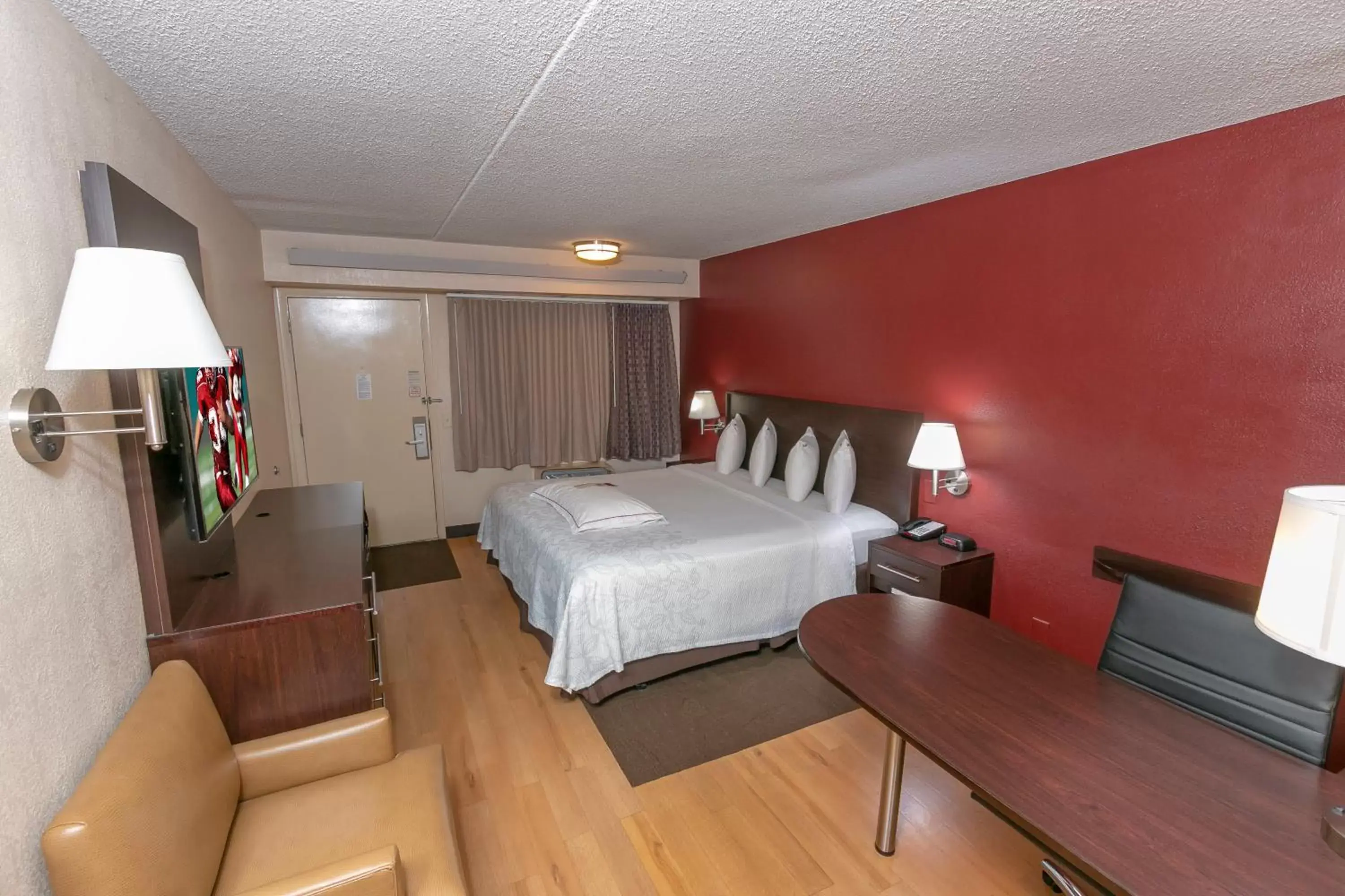 Premium King Room Disability Access Smoke Free (Upgraded Bedding & Snack) in Red Roof Inn PLUS+ Baltimore North - Timonium Premium King Room Disability Access Smoke Free (Upgraded Bedding & Snack) in Red Roof Inn PLUS+ Baltimore North - Timonium