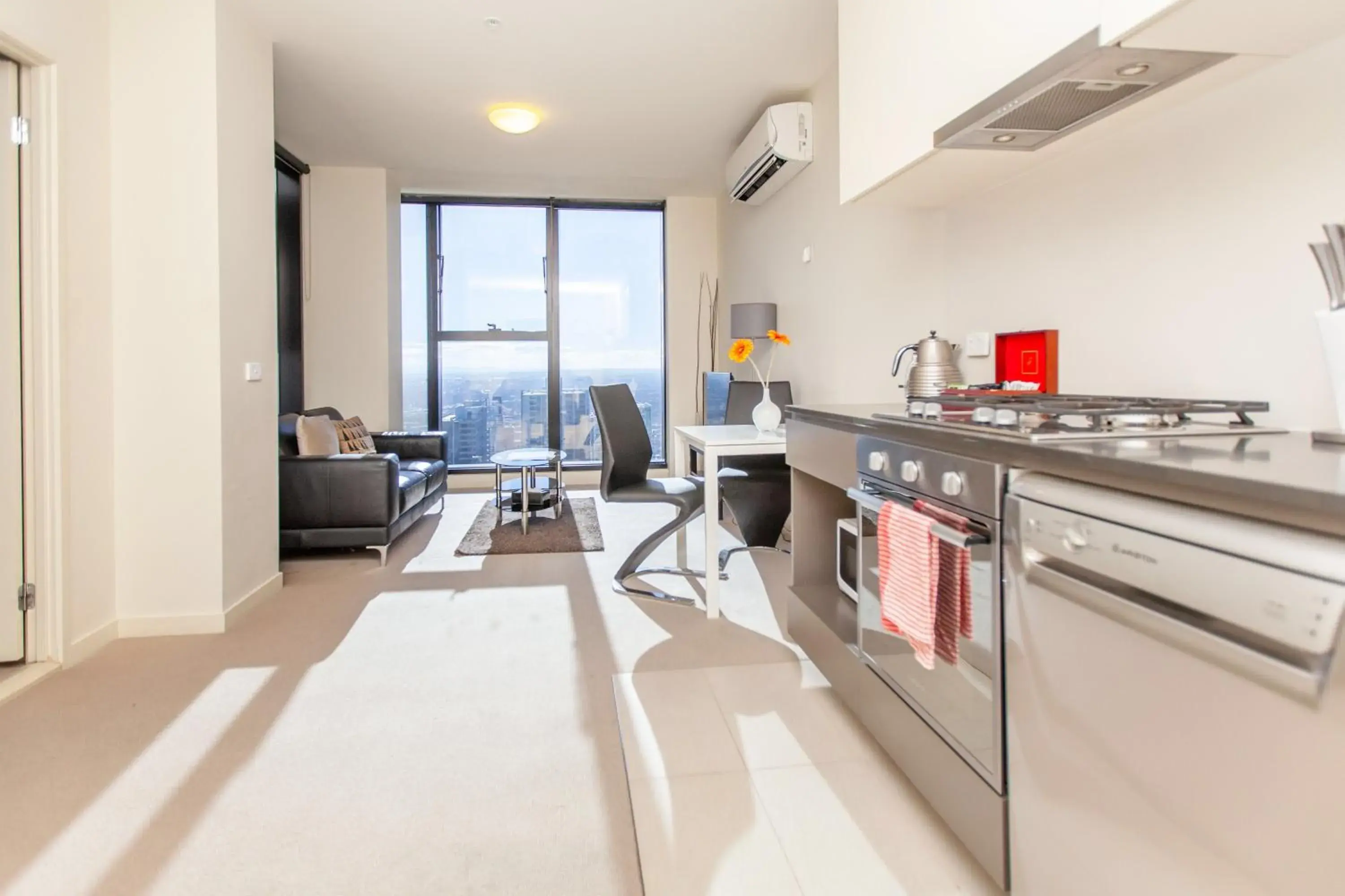Kitchen/Kitchenette in Melbourne SkyHigh Apartments Kitchen/Kitchenette in Melbourne SkyHigh Apartments