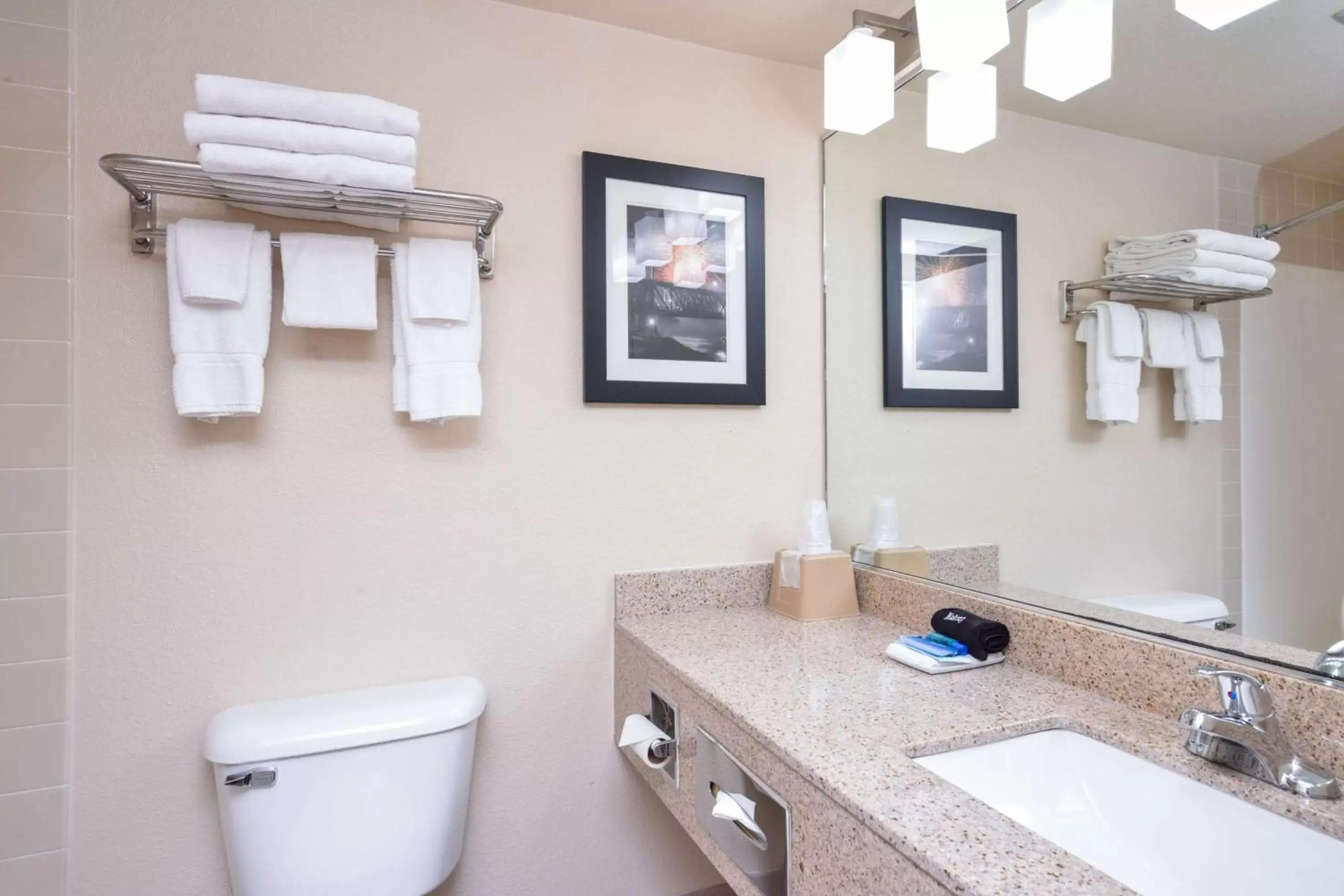 King Room with Balcony - Non-Smoking in Best Western Kelly Inn - Yankton King Room with Balcony - Non-Smoking in Best Western Kelly Inn - Yankton