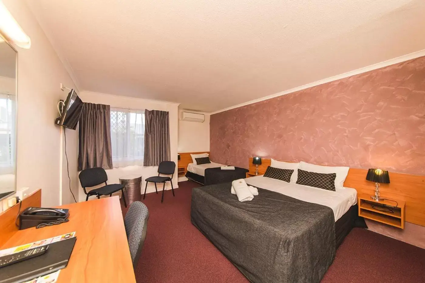 Deluxe Family Suite in Hampton Villa Motel Deluxe Family Suite in Hampton Villa Motel