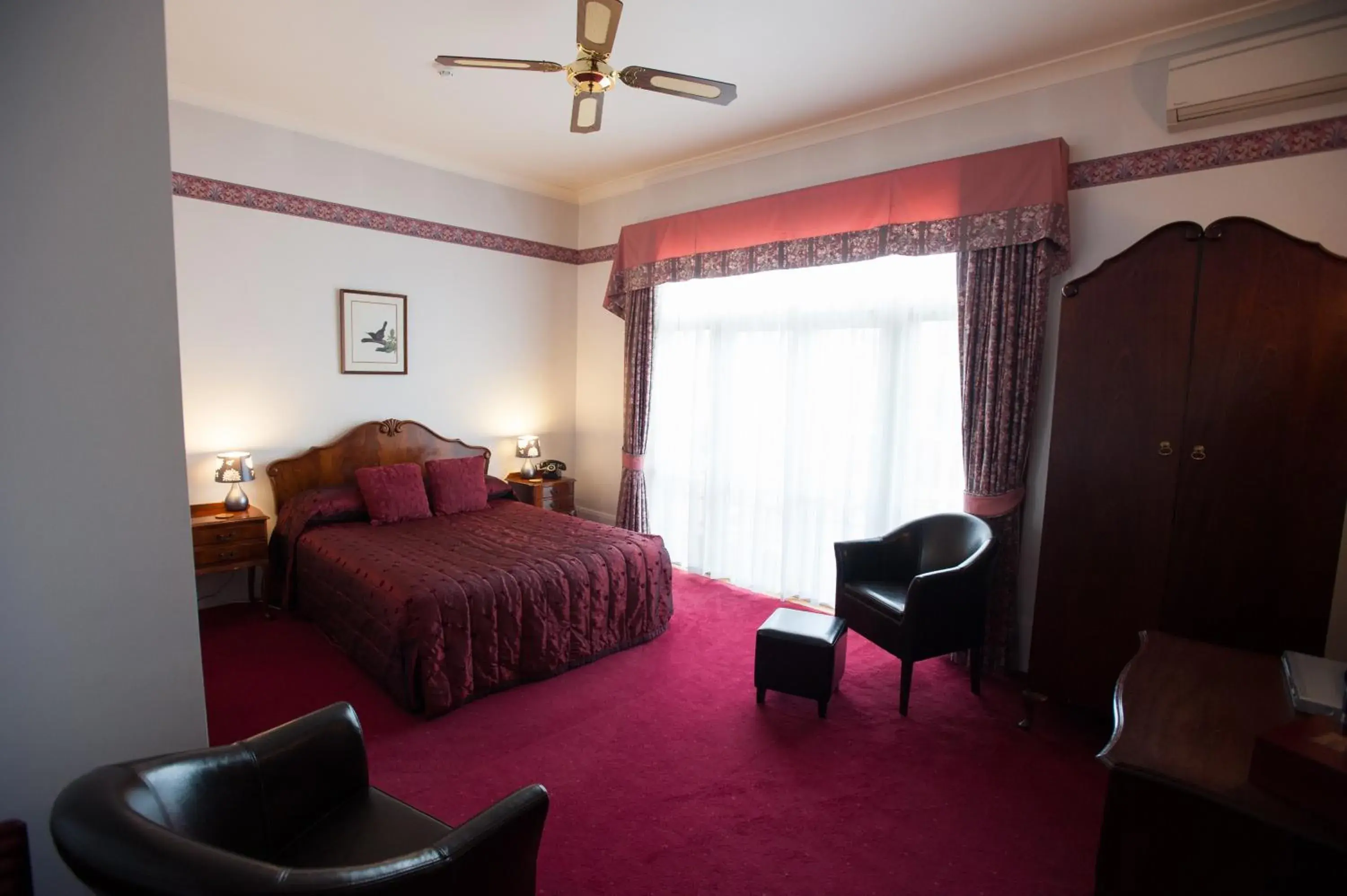 Superior Queen Room in The County Hotel Superior Queen Room in The County Hotel