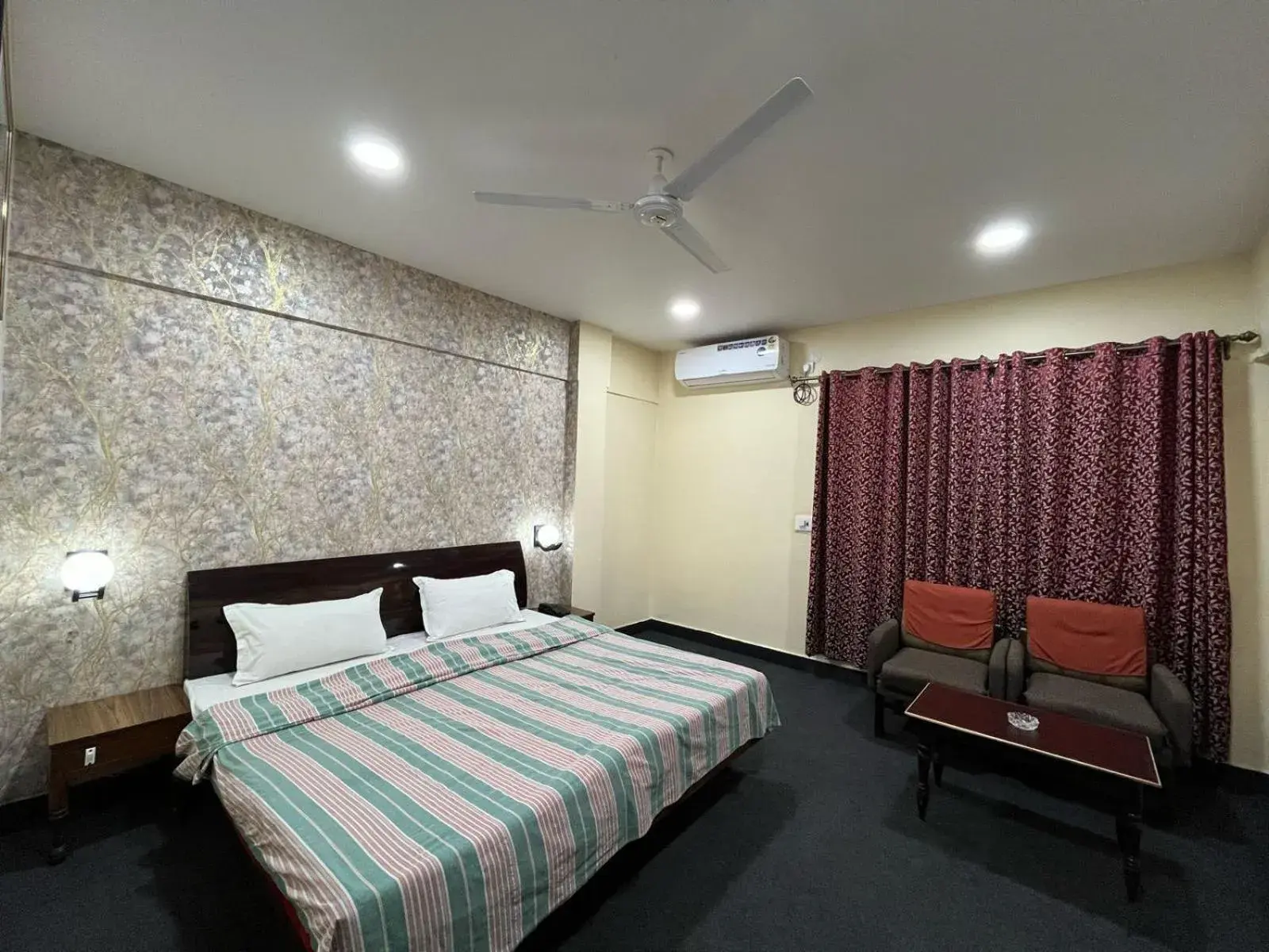 Deluxe Double or Twin Room in Gautam Hotel Deluxe Double or Twin Room in Gautam Hotel