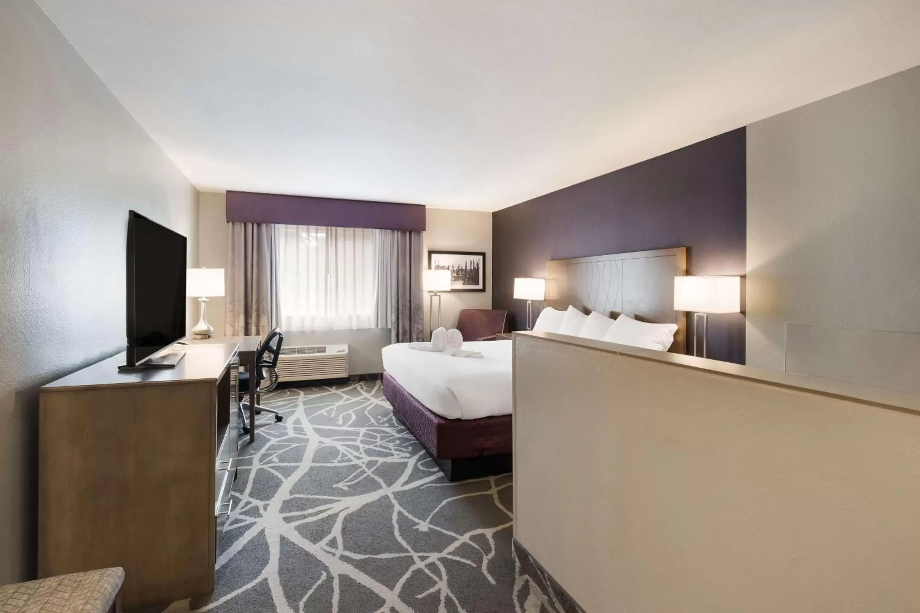 King Room with Spa Bath in Best Western McMinnville Inn King Room with Spa Bath in Best Western McMinnville Inn