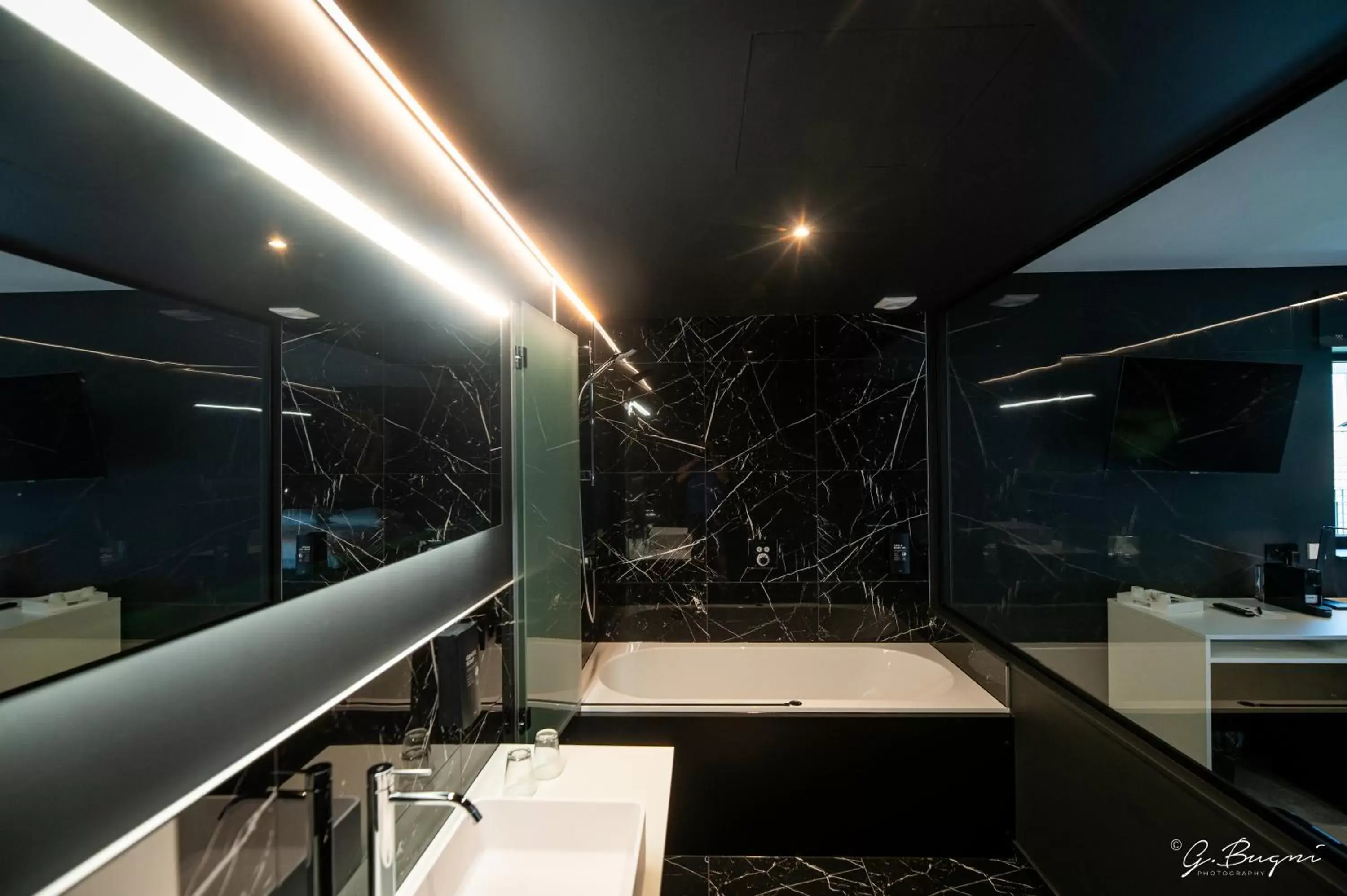 Deluxe Suite with Spa Bath in Boutique Hôtel, La Cour de la Reine, Rooftop & Bistronomique Restaurant Deluxe Suite with Spa Bath in Boutique Hôtel, La Cour de la Reine, Rooftop & Bistronomique Restaurant