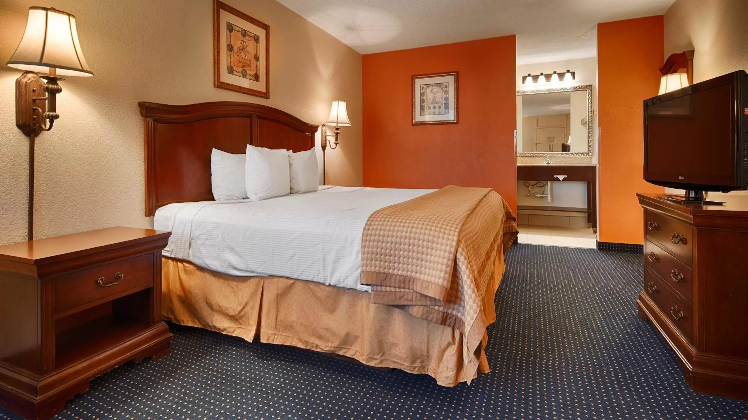 King Room - Smoking in Baymont by Wyndham Rocky Mount I-95 King Room - Smoking in Baymont by Wyndham Rocky Mount I-95