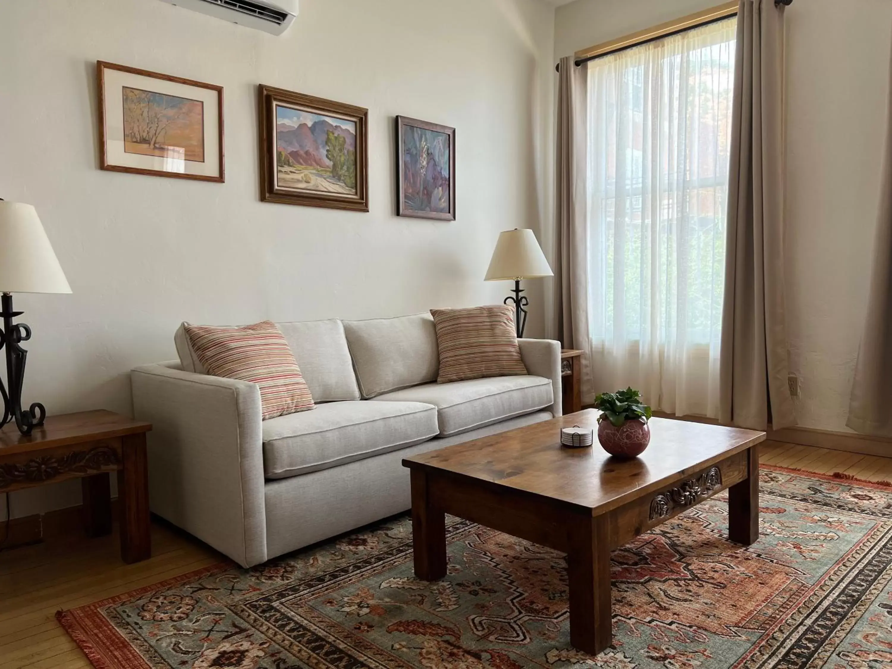 Queen Suite in Canyon Rose Suites Queen Suite in Canyon Rose Suites