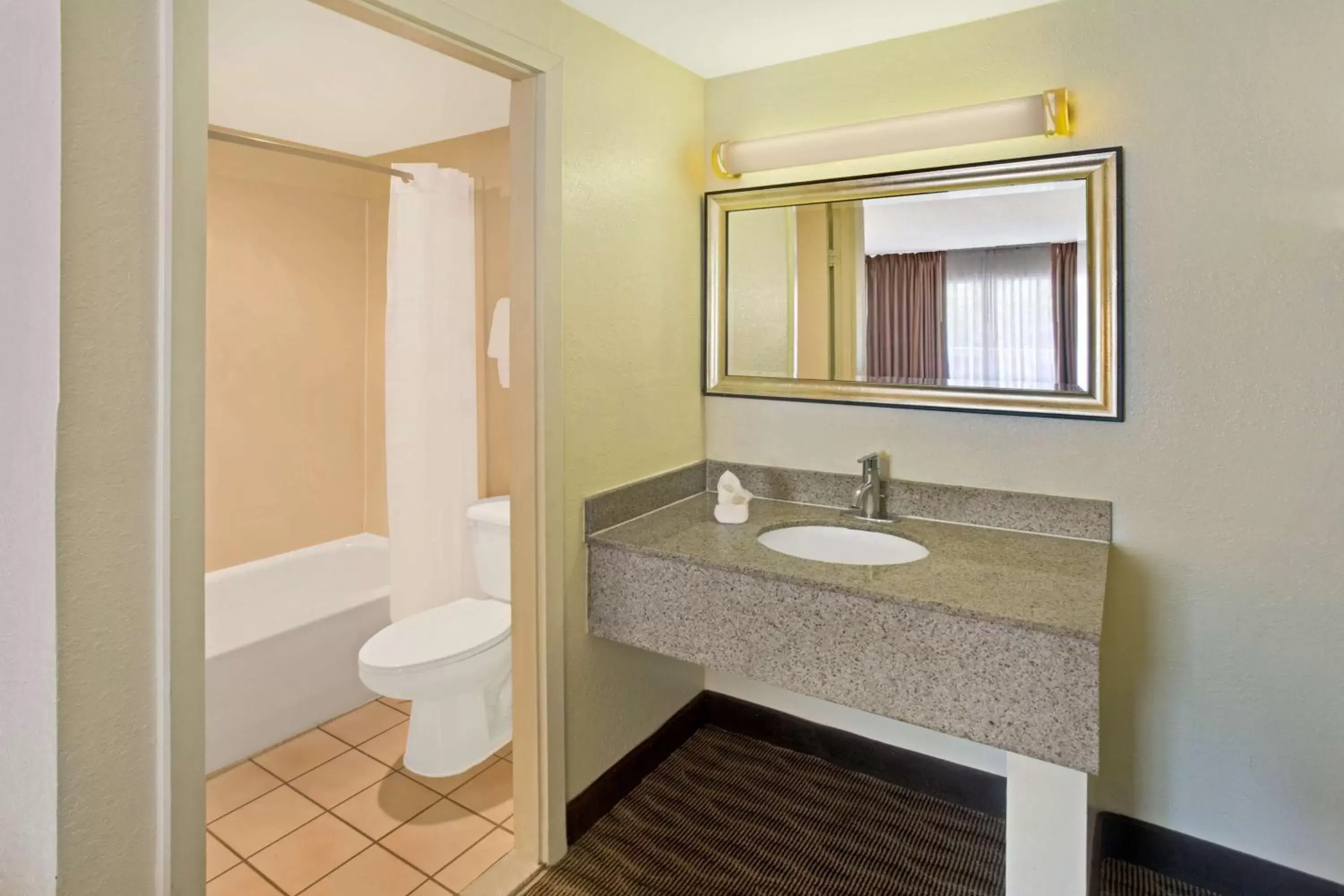 King Studio Suite - Non-Smoking in Days Inn by Wyndham Silver Spring King Studio Suite - Non-Smoking in Days Inn by Wyndham Silver Spring