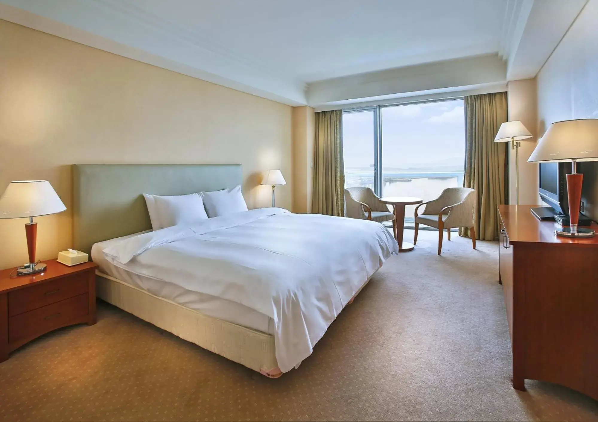 Junior Suite Double Room with Sea View in Hotel Hyundai by Lahan Mokpo Junior Suite Double Room with Sea View in Hotel Hyundai by Lahan Mokpo