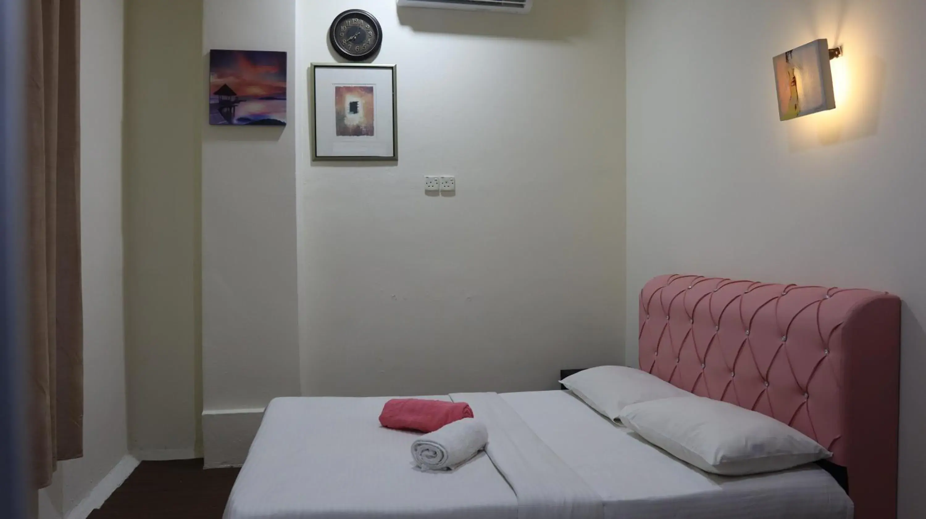 Superior Queen Room in The Explorers Guesthouse and Hostel Superior Queen Room in The Explorers Guesthouse and Hostel