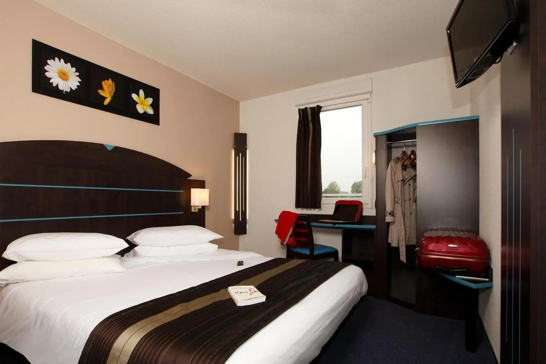 Double Room in Kyriad Dol-de-Bretagne Double Room in Kyriad Dol-de-Bretagne