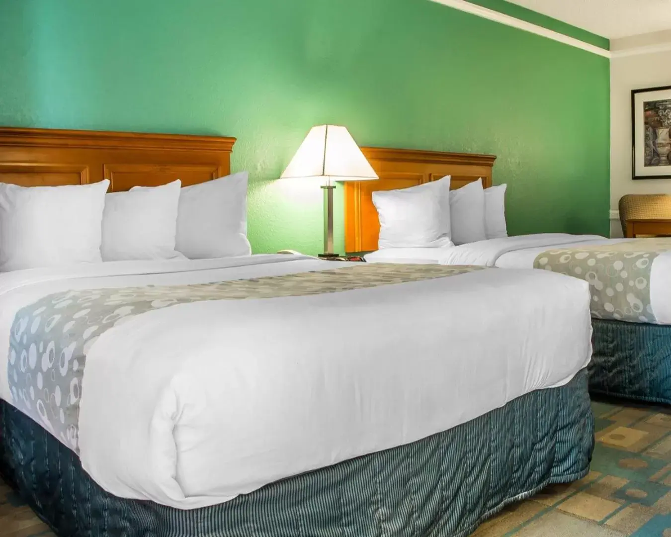 Double Room with Two Double Beds - Smoking in Quality Inn Tulsa Central Double Room with Two Double Beds - Smoking in Quality Inn Tulsa Central