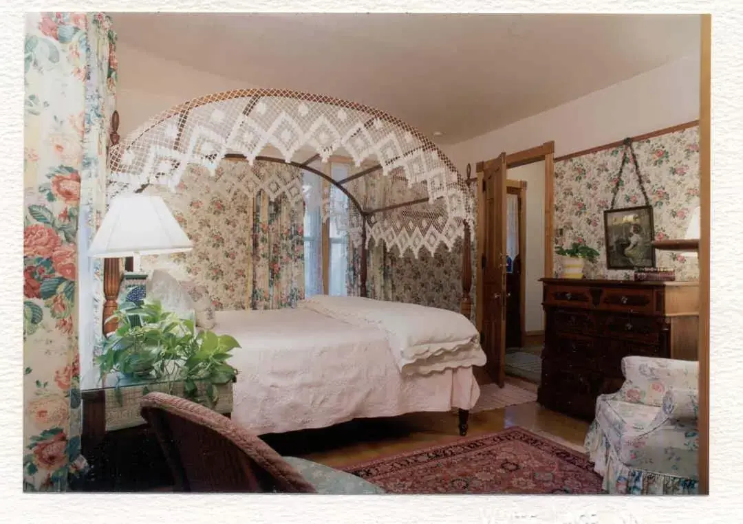 Budget Double Room in White Lace Inn Budget Double Room in White Lace Inn